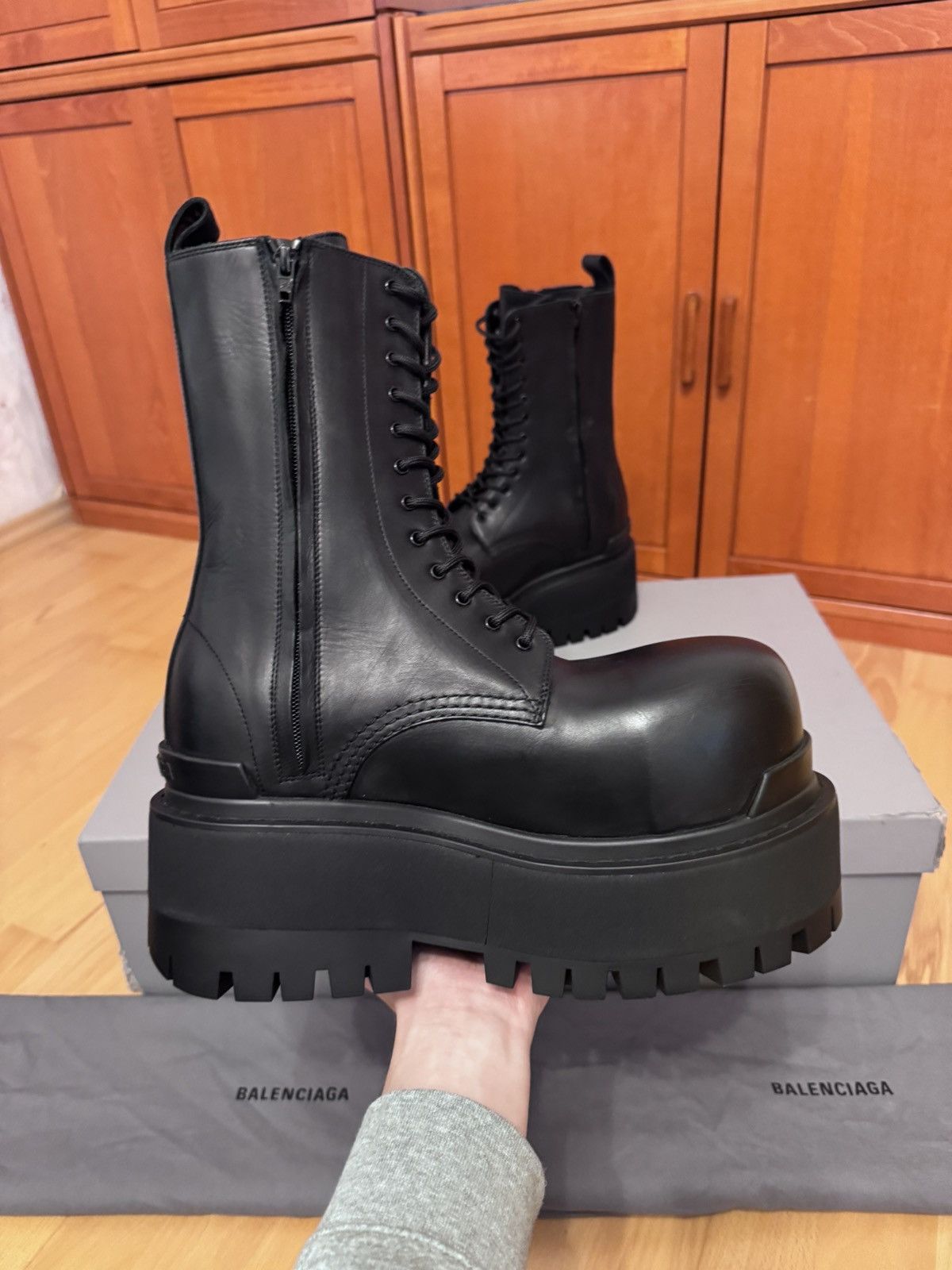 Balenciaga Balenciaga Calfskin 80 MM Platform Giant BB Boots Black Size US 11 / EU 44 - 4 Thumbnail