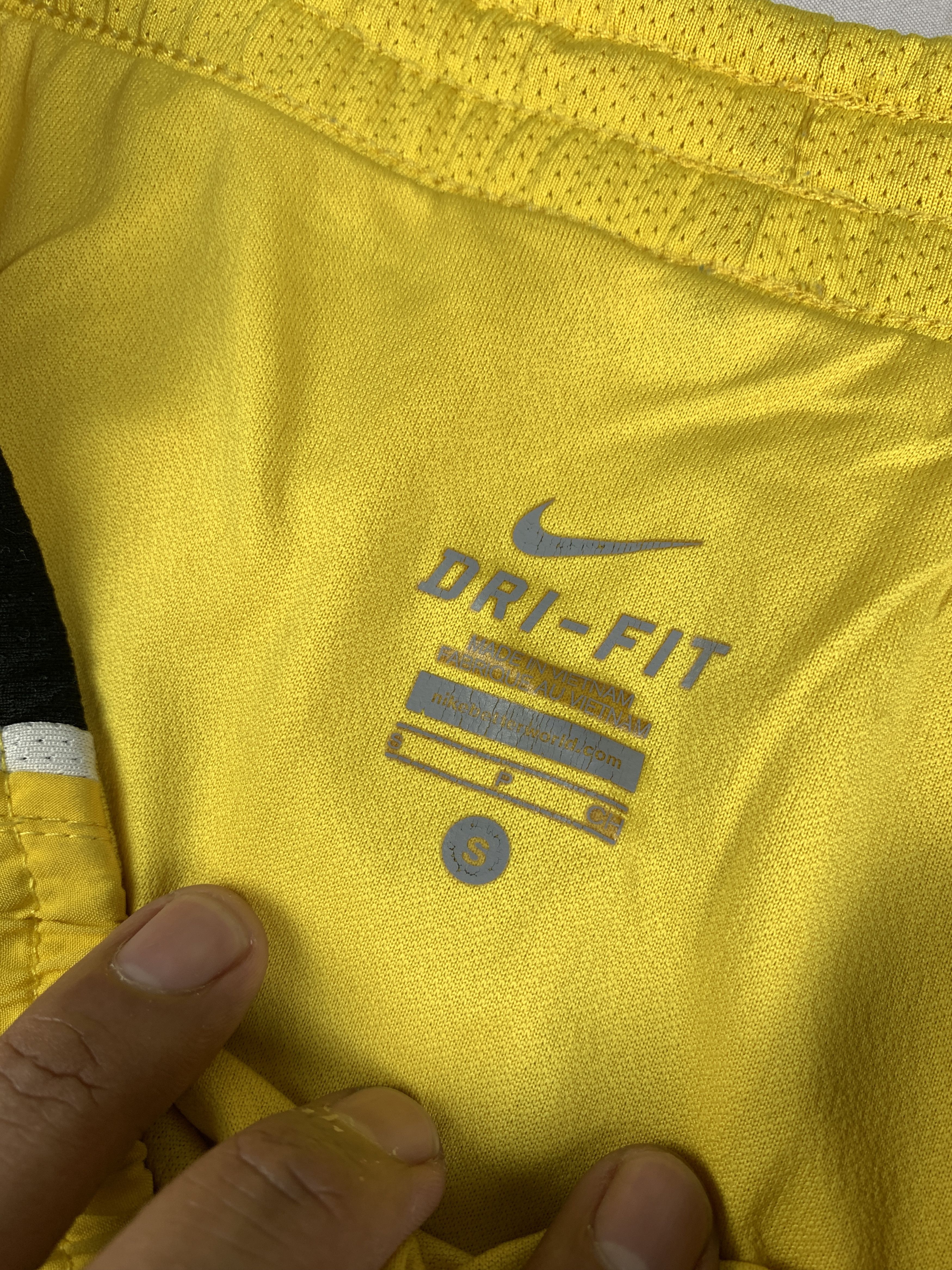 Nike Nike LIVESTRONG Lance Amstrong Yellow Running Shorts (S) Size US 30 / EU 46 - 6 Thumbnail