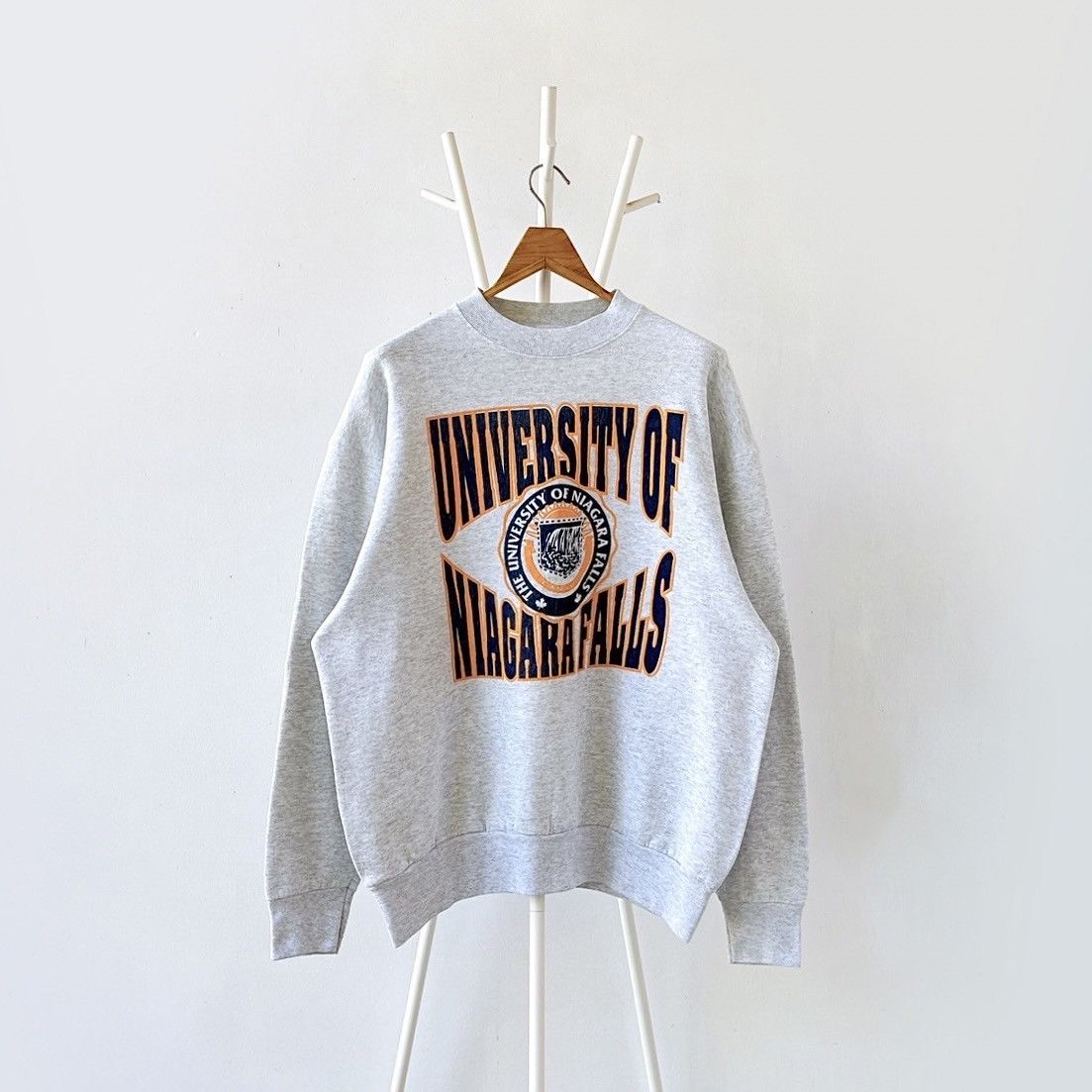 Fruit Of The Loom × Vintage 90s University of Niagara Falls Sweatshirt/ XL Size US XL / EU 56 / 4 - 1 Thumbnail