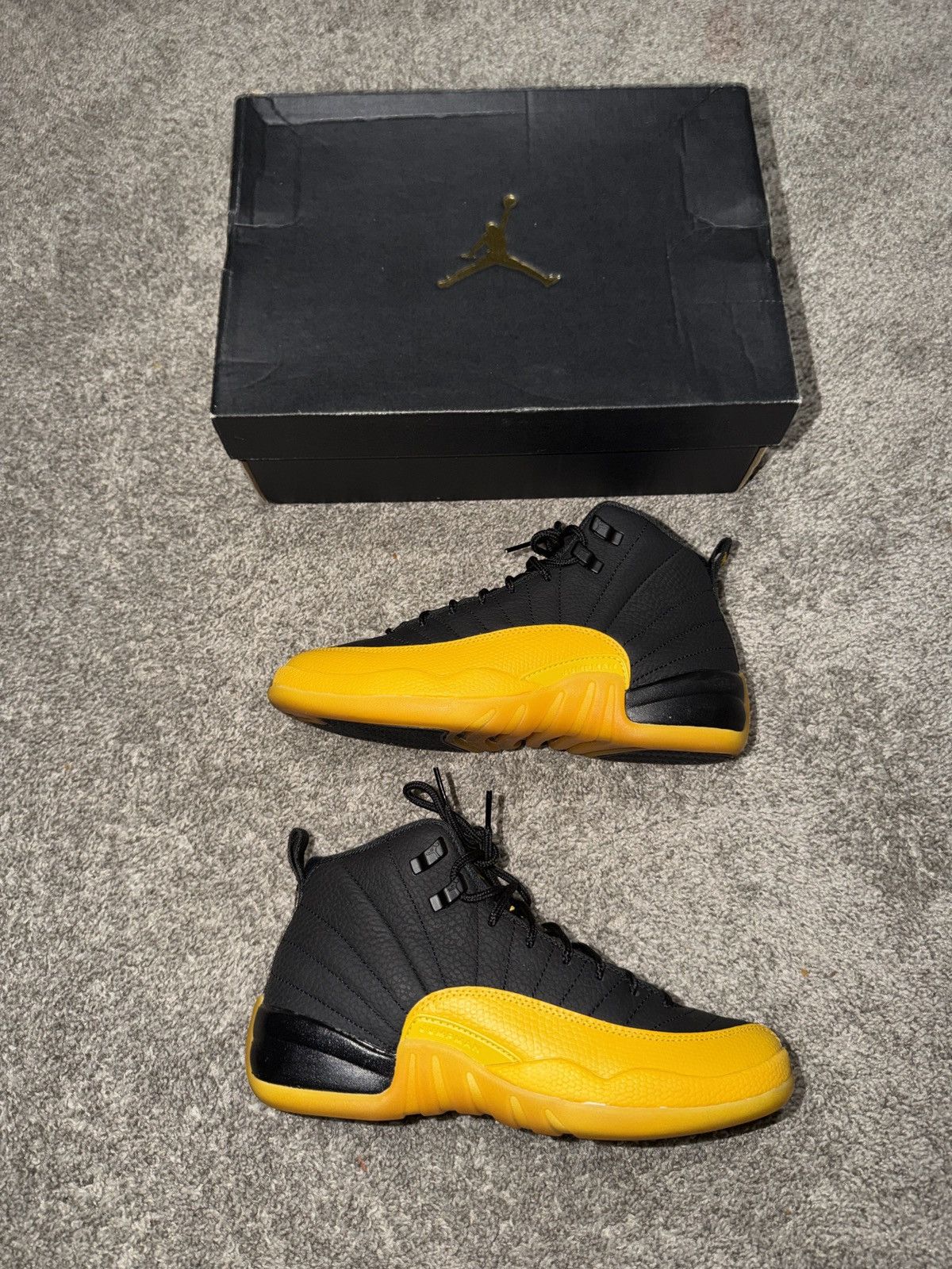 Jordan Brand Jordan 12 Retro University Gold Size US 6.5 / EU 39-40 - 2 Thumbnail