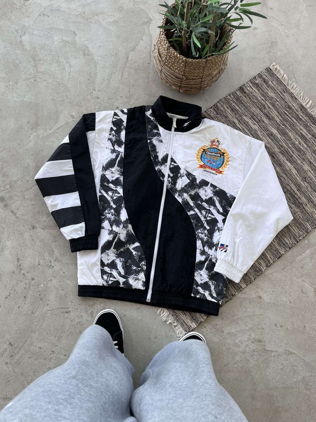 Reebok Reebok Track Jacket Black White Retro logo Sportswear Y2K Size US L / EU 52-54 / 3 - 1 Thumbnail