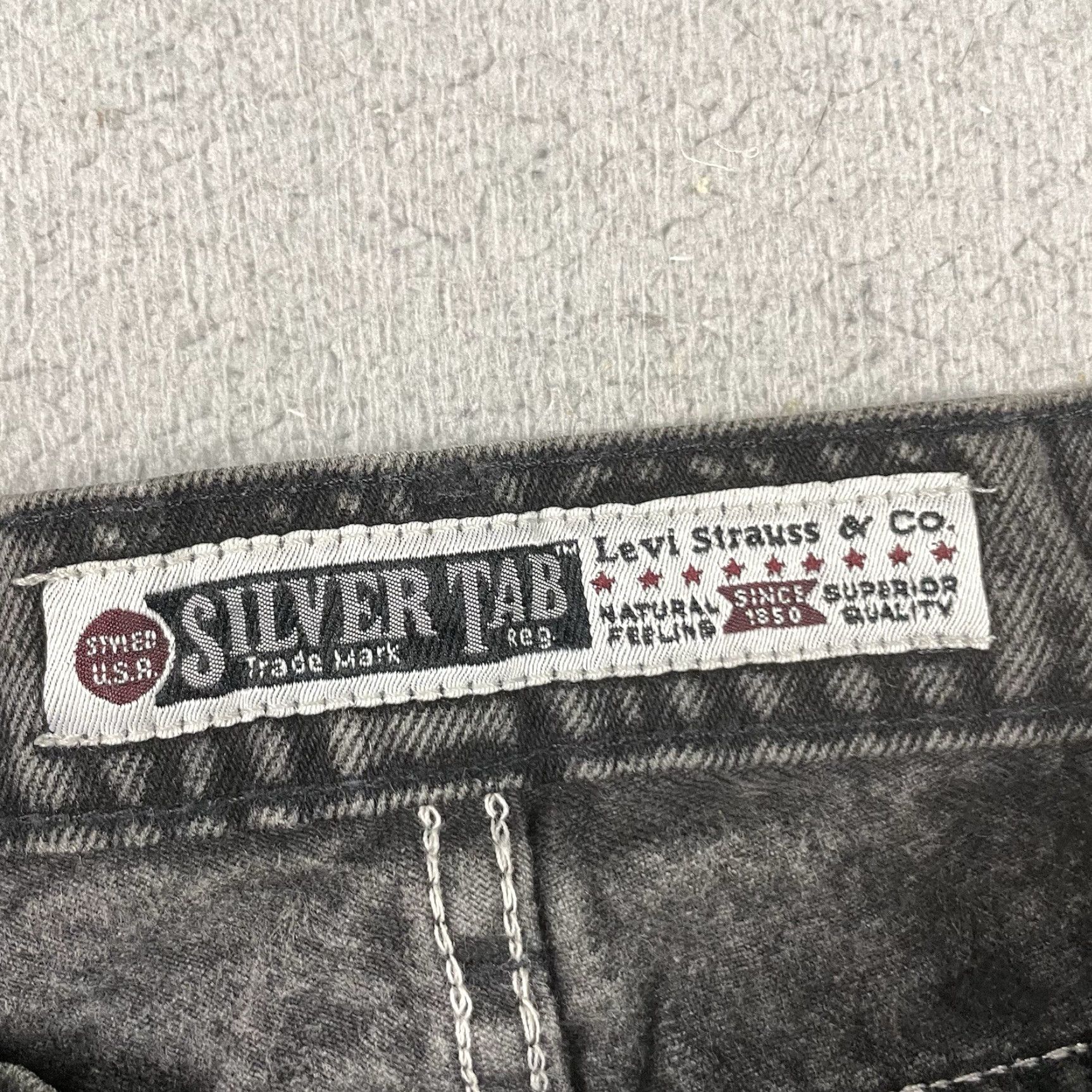 Levi's VINTAGE Levi's 560 Jeans 30x32 Black Silver Tab Tapered Leg USA Made Distressed Jeans Mens Size US 30 / EU 46 - 5 Thumbnail