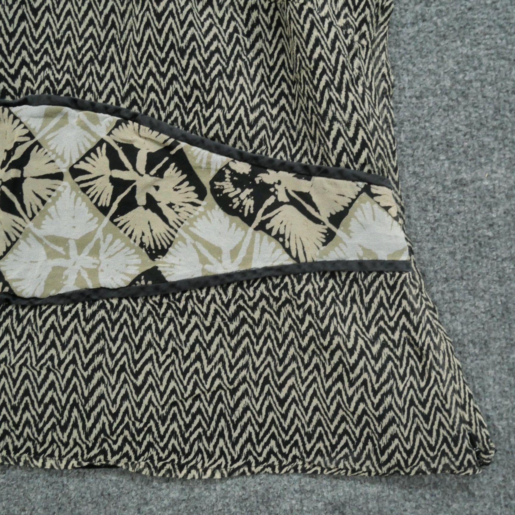 Vintage Spenser Jeremy Shirt Tank Women XL Beige Silk Geometric Chevron Henley Pullover Casual Modern Basic Size XL / US 12-14 / IT 48-50 - 2 Thumbnail