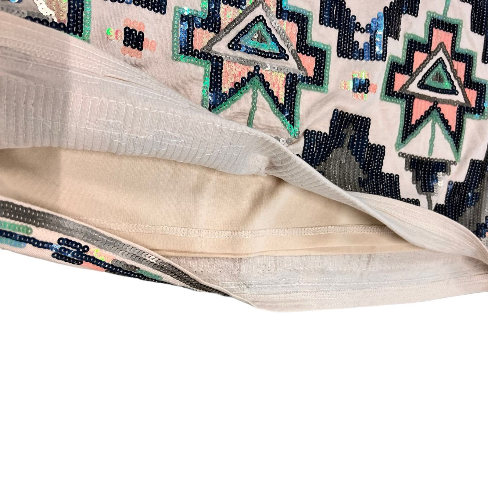 Express EXPRESS Ivory Aztec Sequin pull up Mini Skirt Size M Size 34" / US 12 / IT 48 - 3 Thumbnail