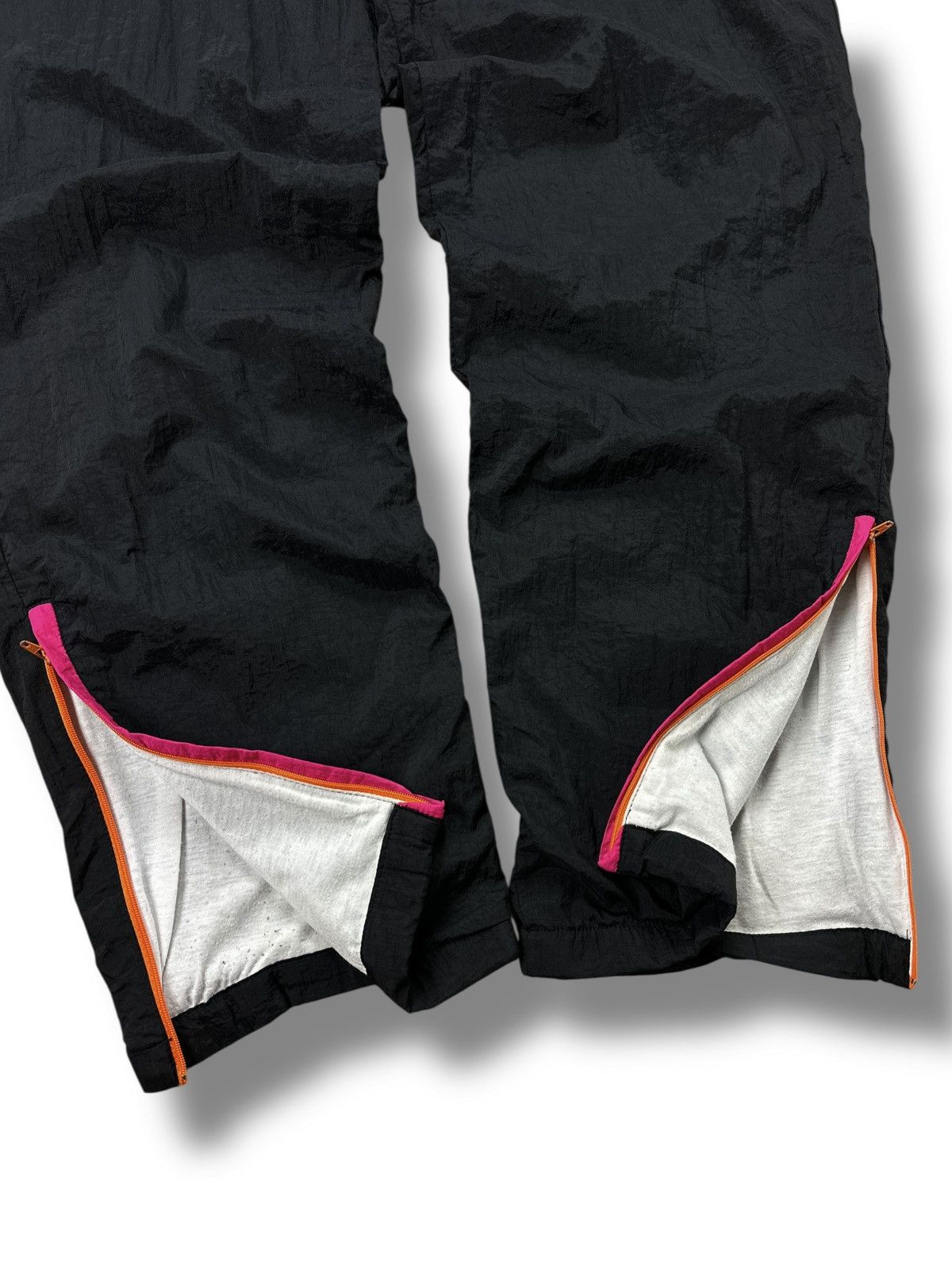 Nike Vintage 80’s Nike Nylon Track Pants Joggers Black Retro Y2K Size US 34 / EU 50 - 5 Thumbnail