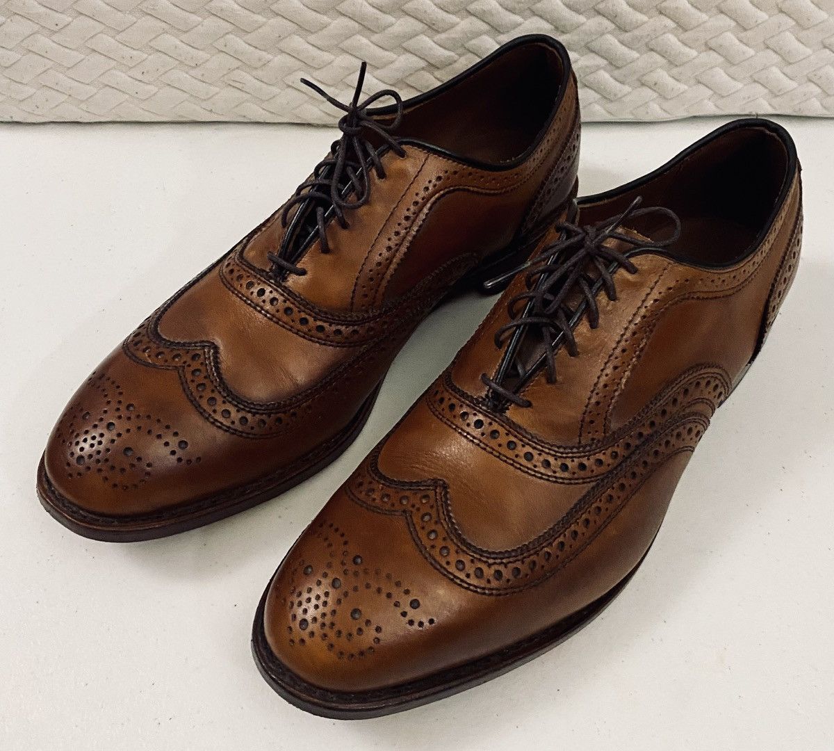 Allen Edmonds Allen Edmonds 🇺🇸 McAllister Wing-Tip Oxford Walnut 11 EE VGC Size US 11 / EU 44 - 12 Thumbnail
