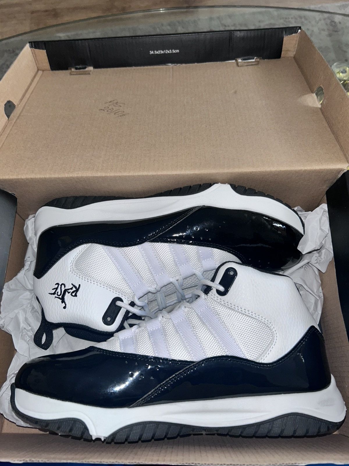 Other RISE Shuttle Basketball Trainers – White/Black Size US 7 / EU 40 - 6 Thumbnail