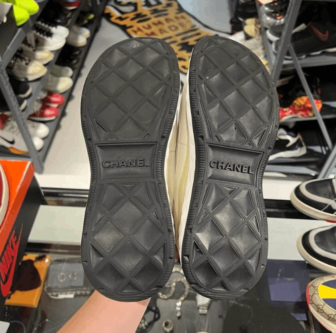 Chanel Chanel low-top casual shoes Size US 10 / EU 43 - 4 Thumbnail