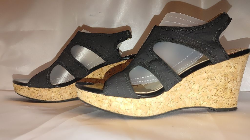 About Arianne Adrienne Vittadini Clint Wedge Sandals Size 7M Size US 7 / IT 37 - 3 Thumbnail