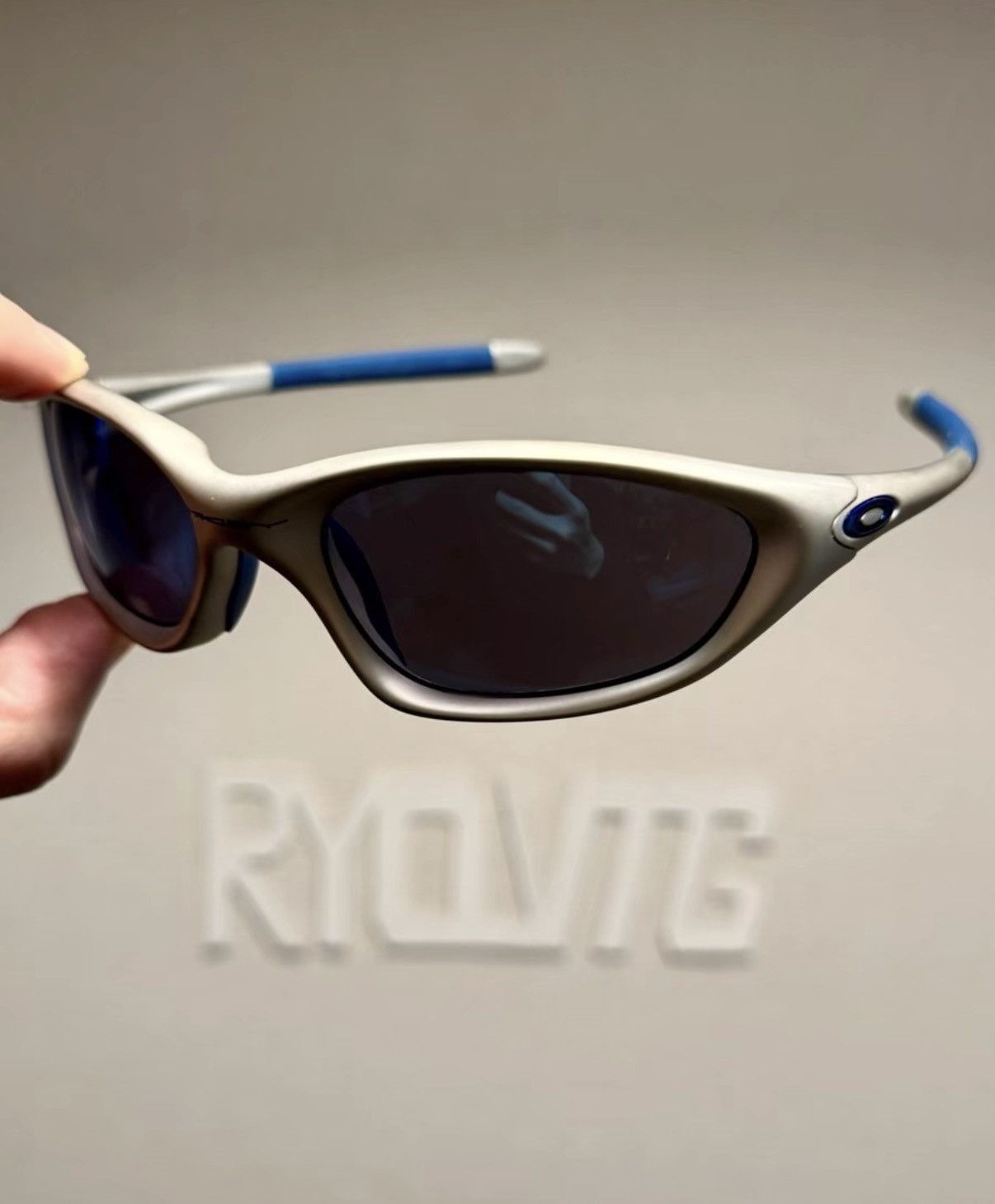 Oakley Blue Oval Frame Sunglasses Size ONE SIZE - 3 Thumbnail