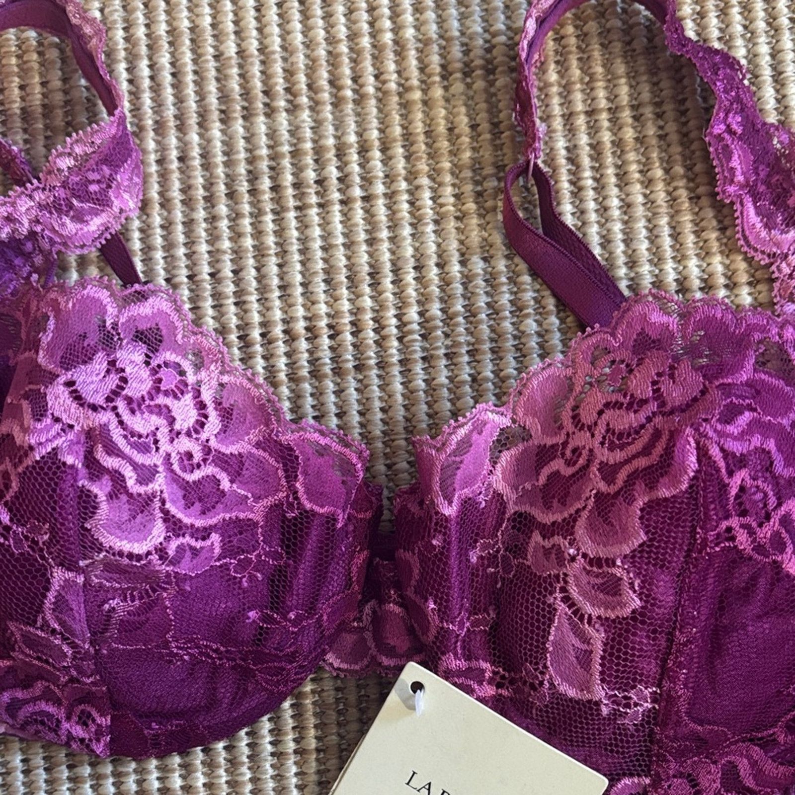 La Perla NWT La Perla Magenta Lace Bra 38B Size ONE SIZE - 6 Thumbnail