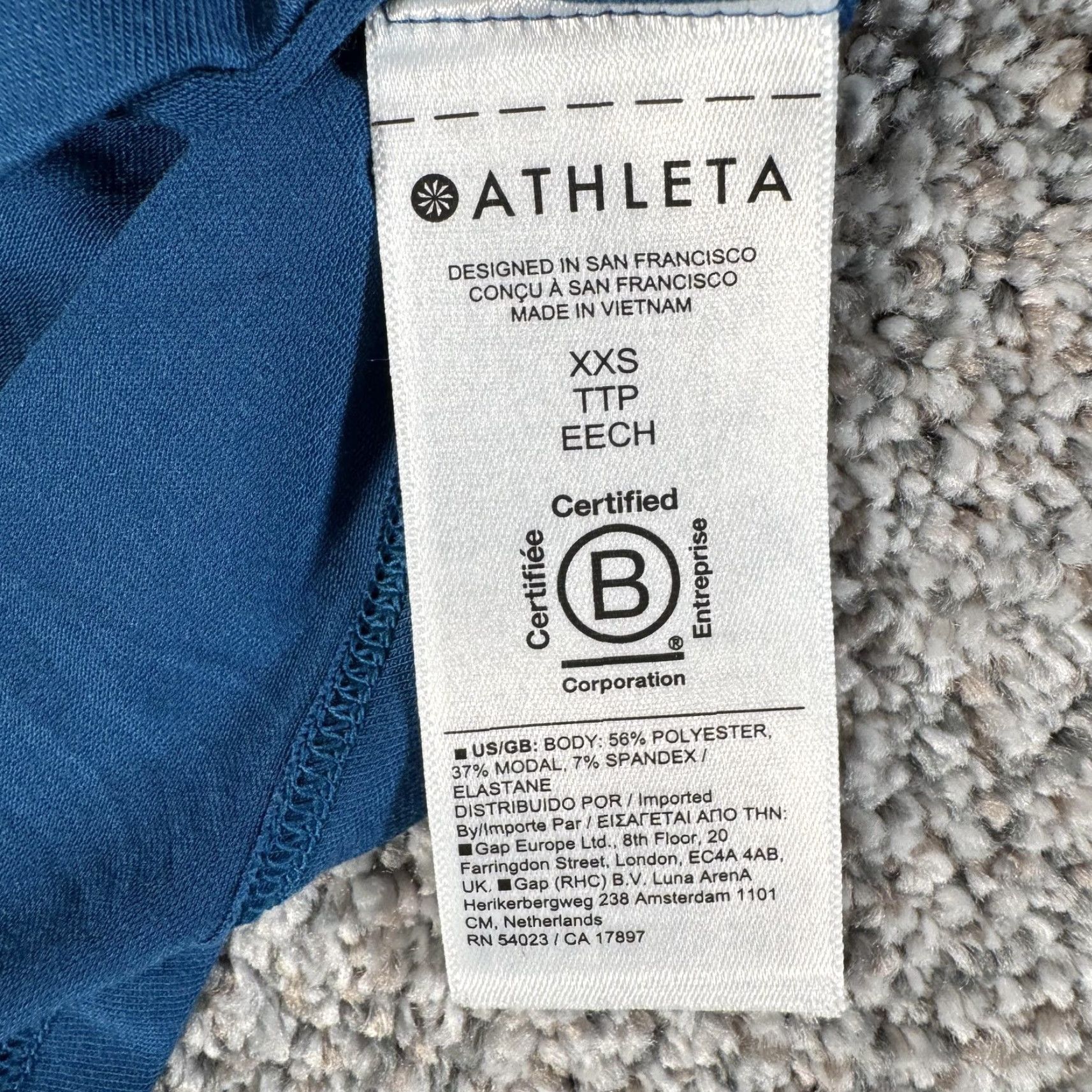 Athleta Athleta Tank Top Womens XXS Blue Open Back Curved Hem Tank Athletic Yoga Gym & Training Sleeveless Crew Neck Pullover Wide Strap Lightweight Stretch Size XXS / US 00 / IT 34 - 5 Thumbnail