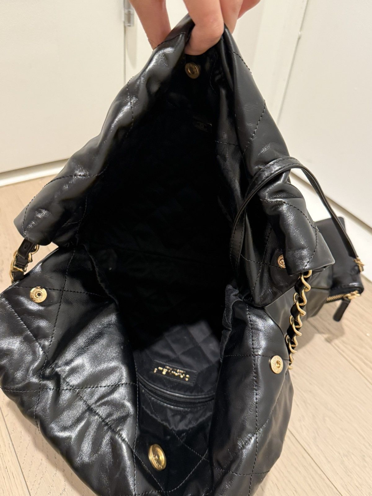 Chanel Chanel 22 Bag (Black/Gold) Size ONE SIZE - 5 Thumbnail