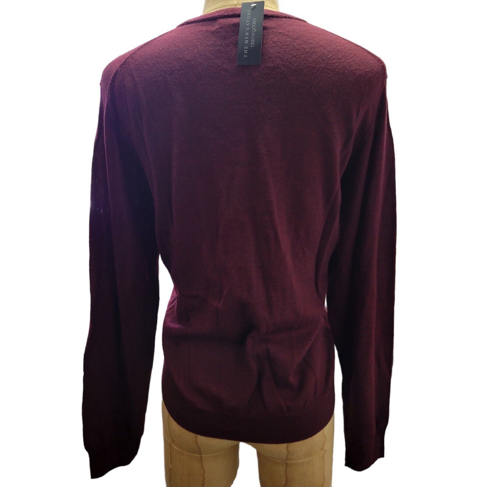 Bloomingdale's Men's Bloomingdale's 100% Merino Wool V-neck Sweater. Size Size US XXL / EU 58 / 5 - 5 Thumbnail