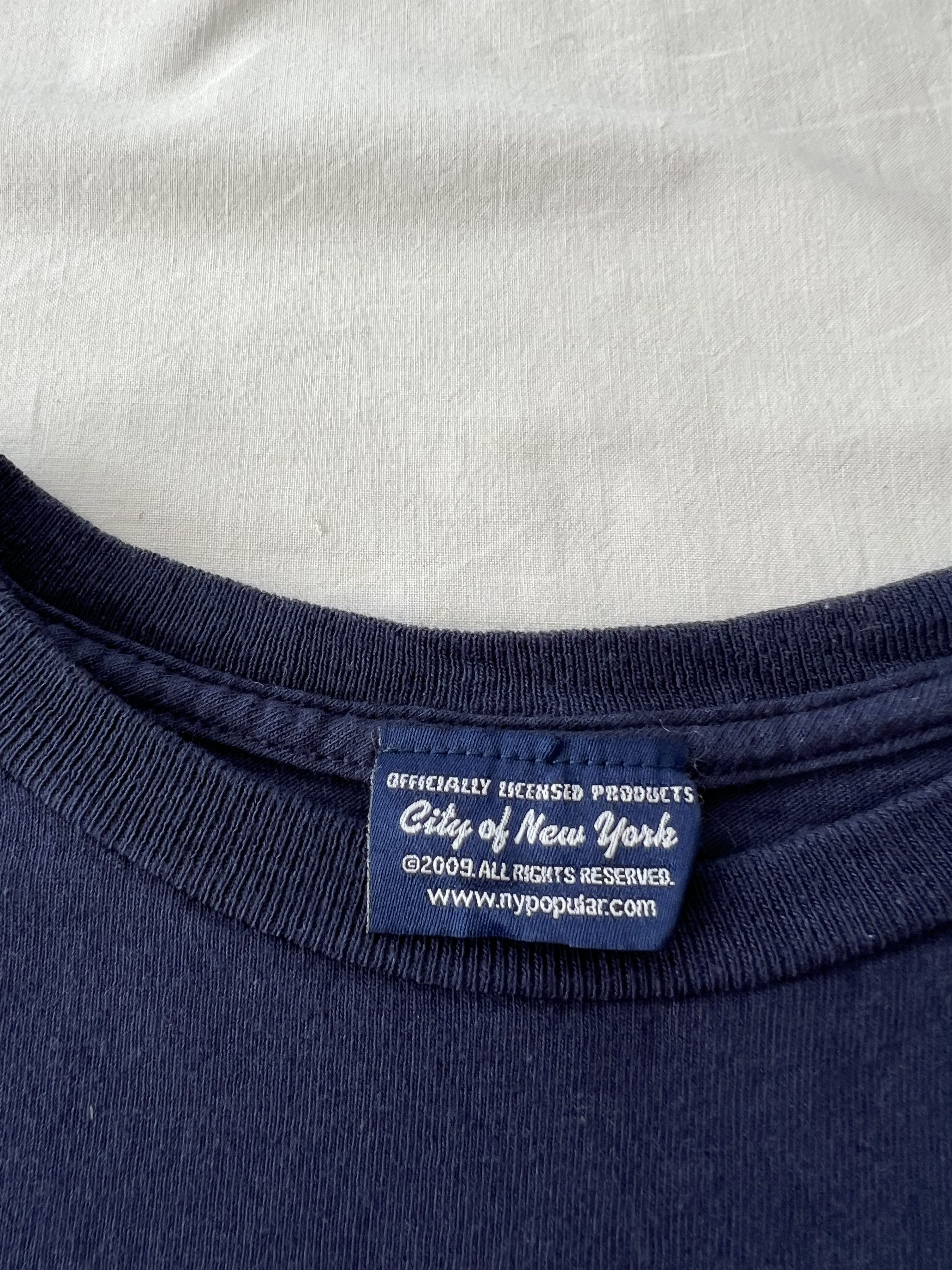 Vintage Vintage 2009 NYPD New York City Police Dept Navy T-shirt Size US L / EU 52-54 / 3 - 10 Thumbnail