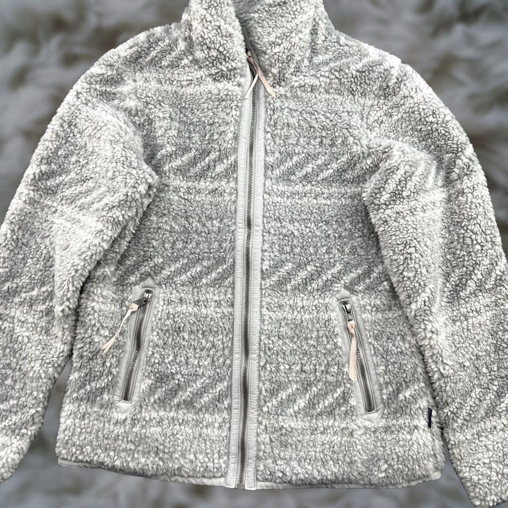 Patagonia Patagonia Jacket Womens Medium Gray Fleece Zip Hooded Basic Casual Vancouver Patagonia Size M / US 6-8 / IT 42-44 - 1 Thumbnail