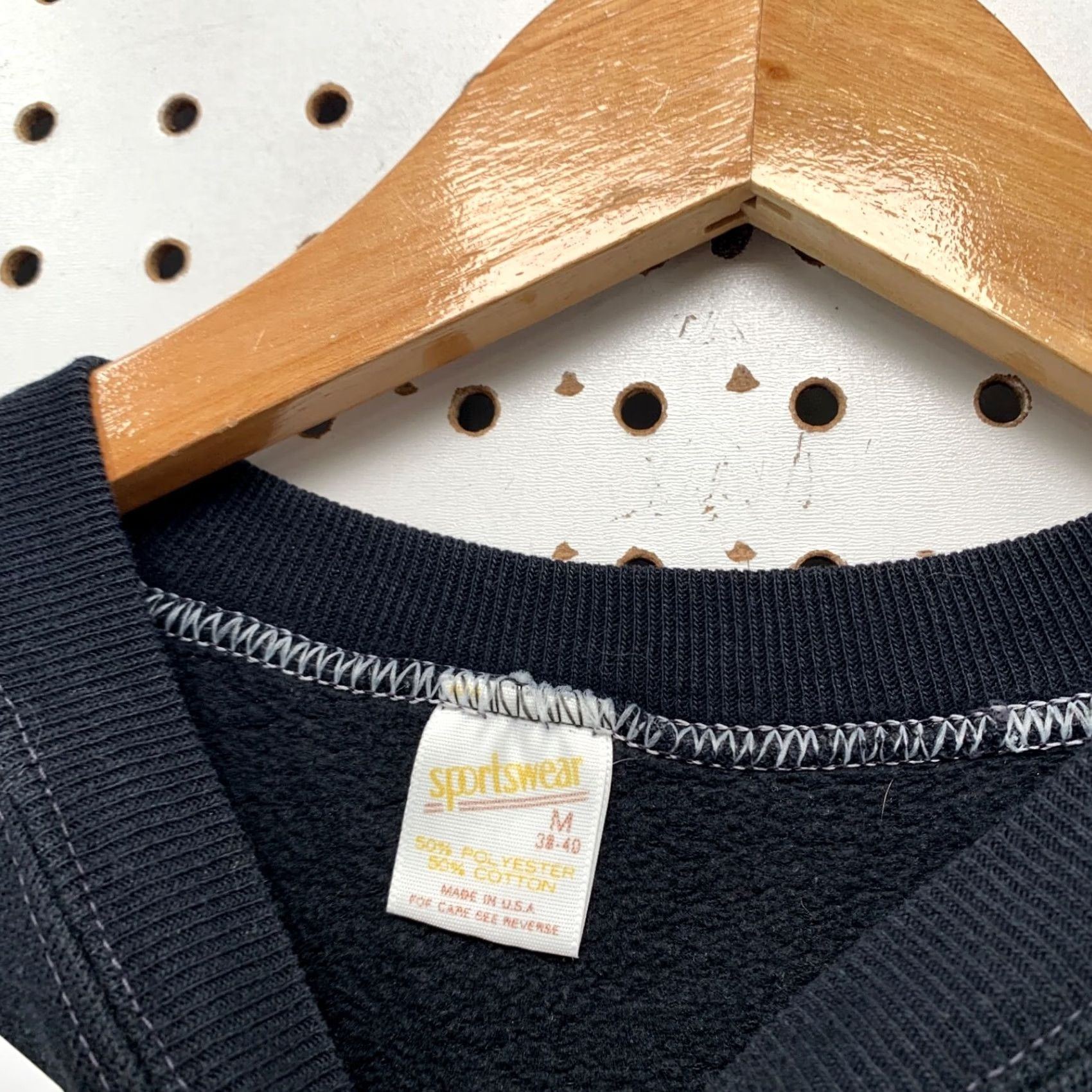 Vintage VINTAGE 70s Depauw Crewneck Sweatshirt Mens M Fits Small Black PIll USA 21x21 Size US S / EU 44-46 / 1 - 3 Thumbnail