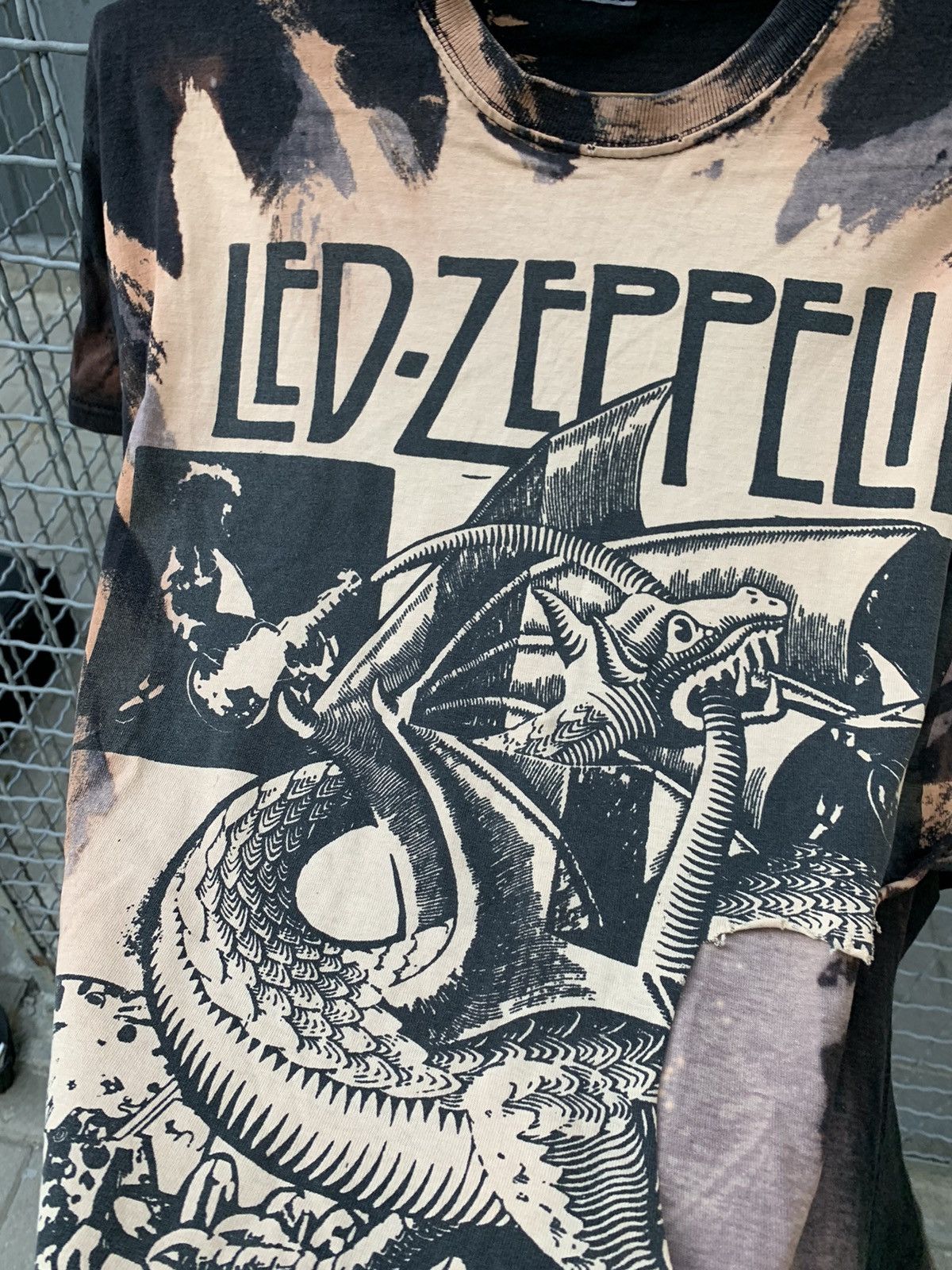 Band Tees Vintage Thrashed Led Zeppelin All Over Print Shirt Size US XL / EU 56 / 4 - 12 Thumbnail
