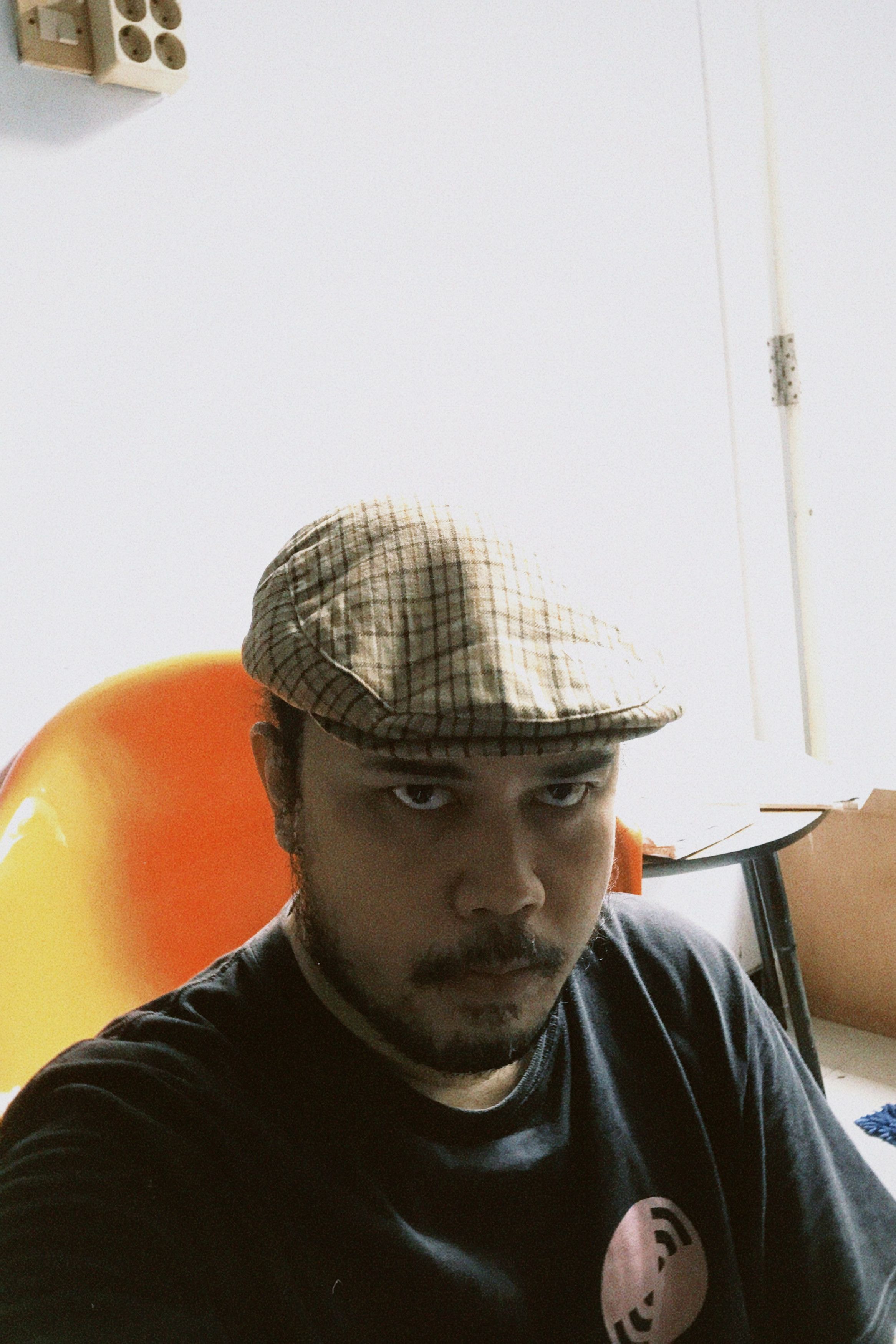 DAKS Vintage Daks London Ruppert Prince of wales check flat cap Size ONE SIZE - 10 Thumbnail