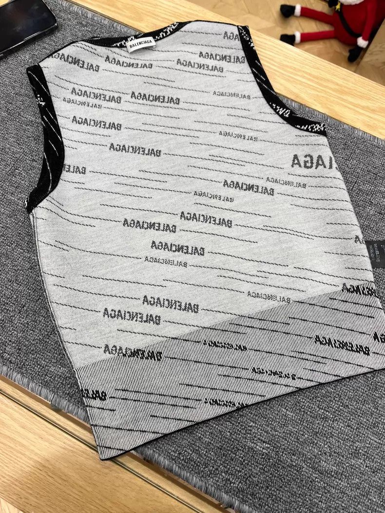 Balenciaga Balenciaga Knit Vest Top Size US S / EU 44-46 / 1 - 4 Thumbnail