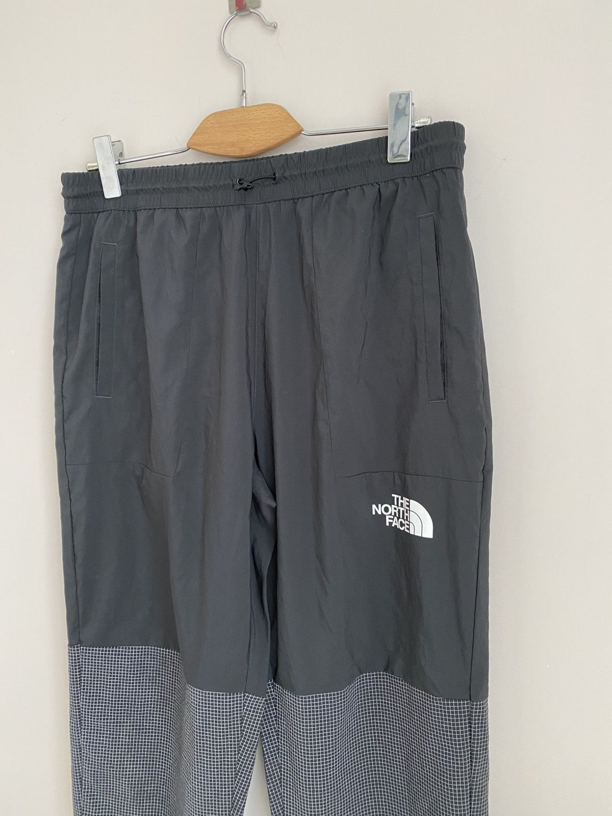 The North Face The North Face Training Mountain Athletic joggers in black Size US 32 / EU 48 - 2 Thumbnail