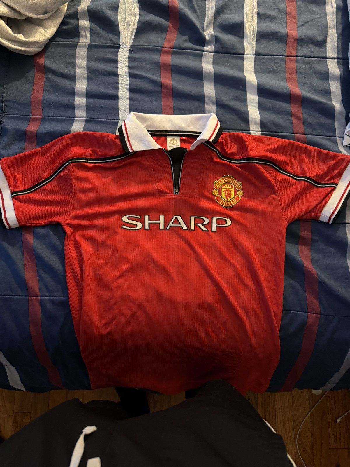 Other Manchester United Retro Jersey Sharp Sponsor Size US M / EU 48-50 / 2 - 1 Thumbnail