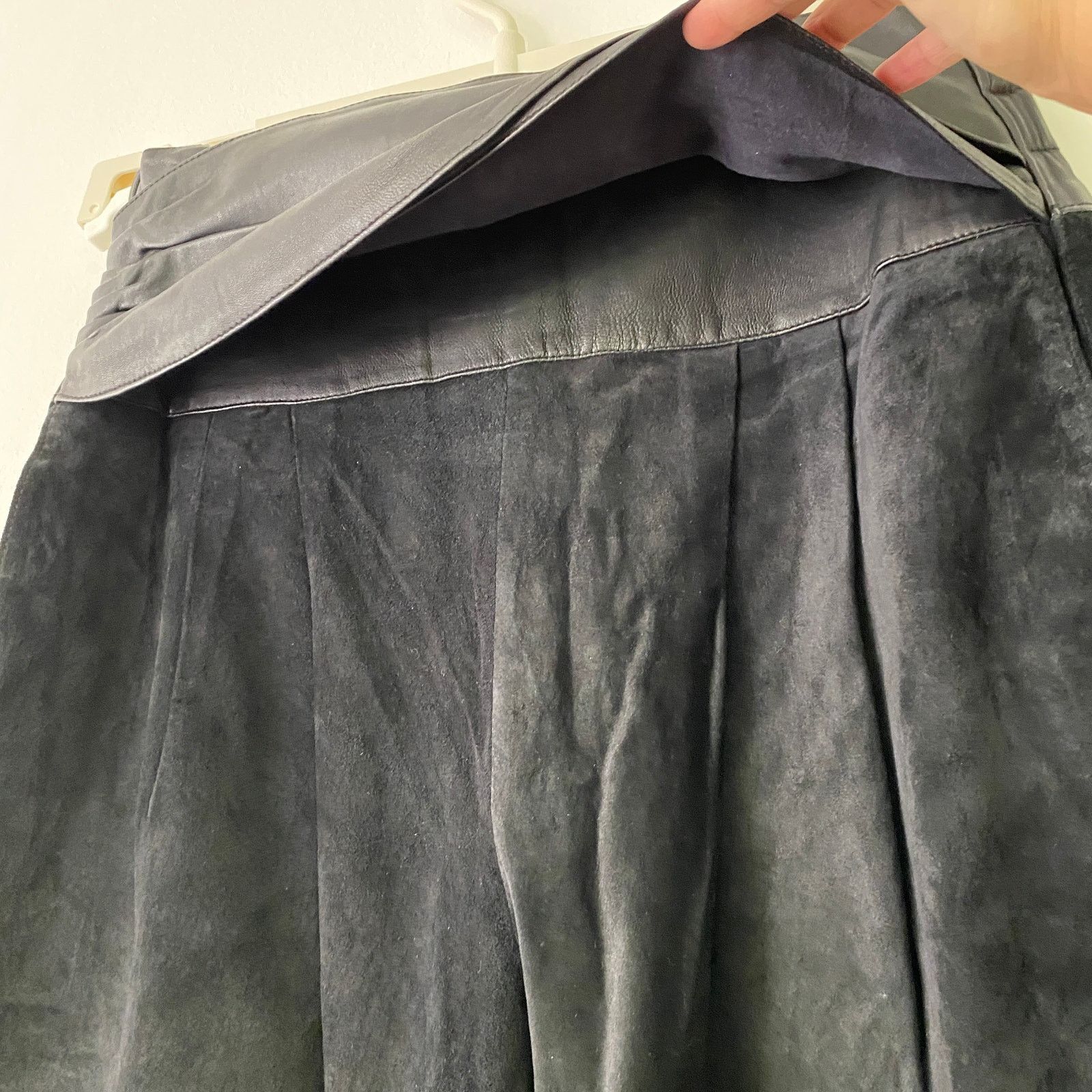 Vintage Vintage Black Suede Leather High Waist Trousers Size 30" / US 8 / IT 44 - 6 Thumbnail