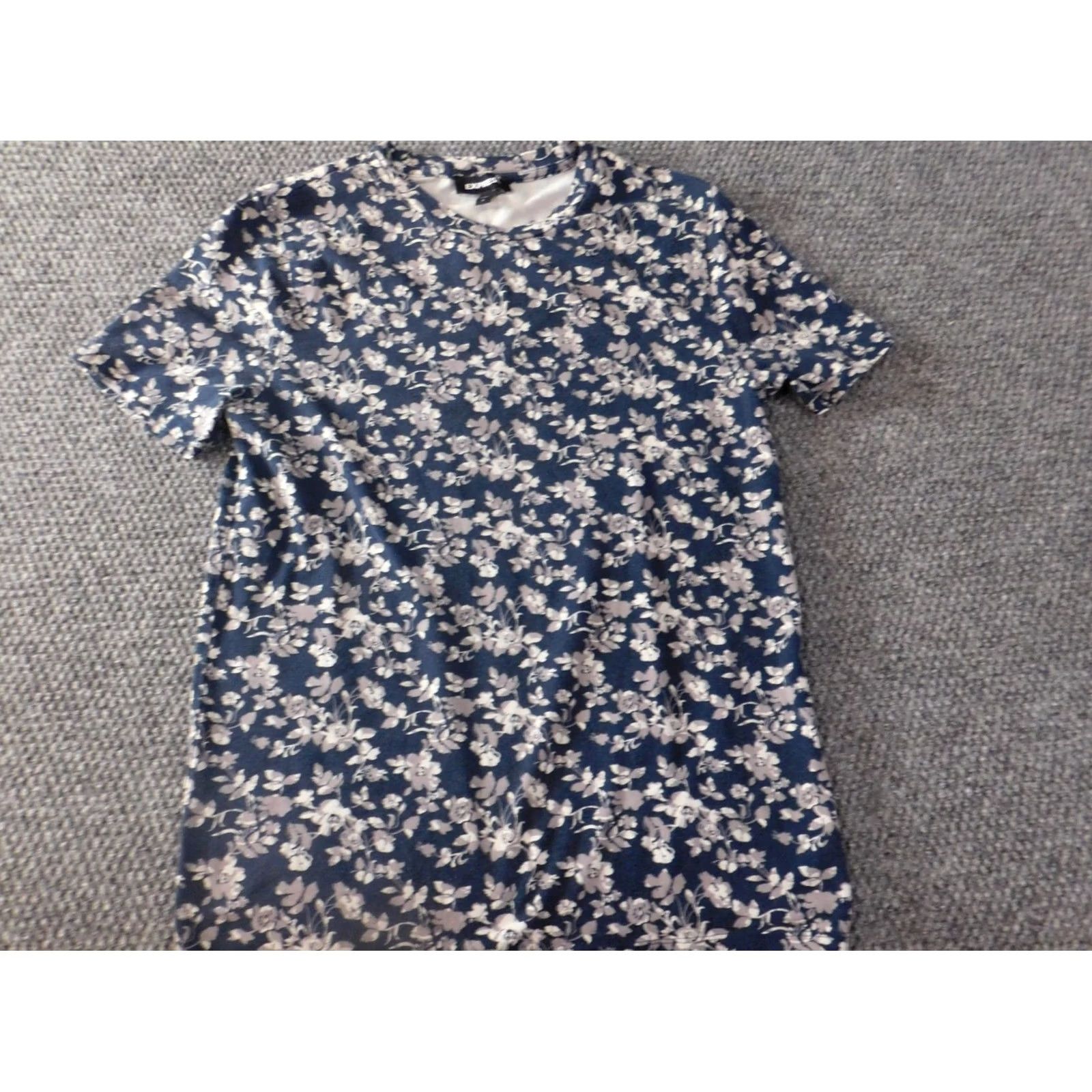 Express Express Womens Blouse S Blue Floral Graphic Tee Stretch Short Sleeve Crew Neck Pullover Cotton Spandex Casual Knit Shirt Regular Women Blouse Size S / US 4 / IT 40 - 2 Thumbnail