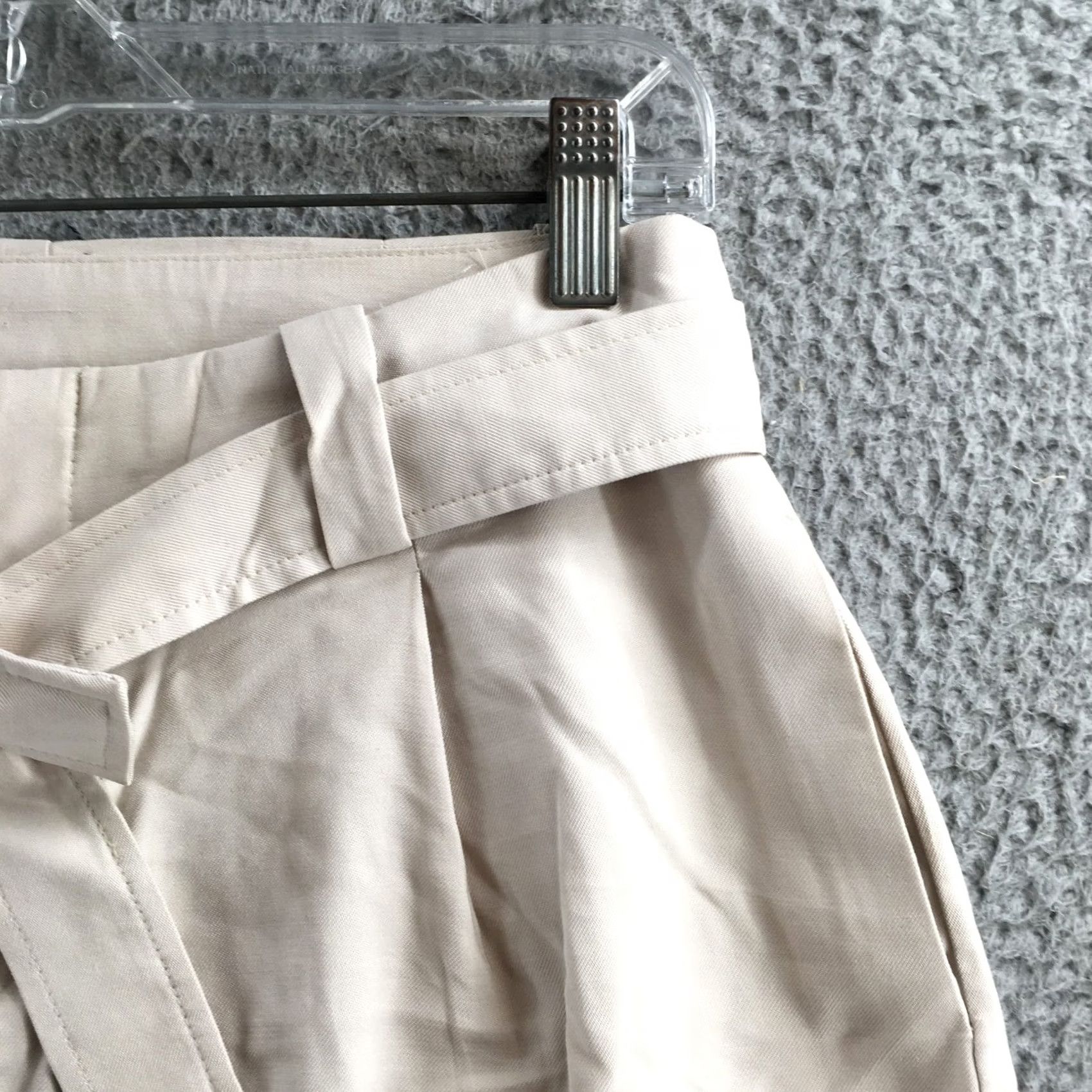 Calvin Klein Calvin Klein Paperbag Short Womens XS Beige Viscose Mid Rise Pleated Front Zip Size 26" / US 2 / IT 38 - 3 Thumbnail