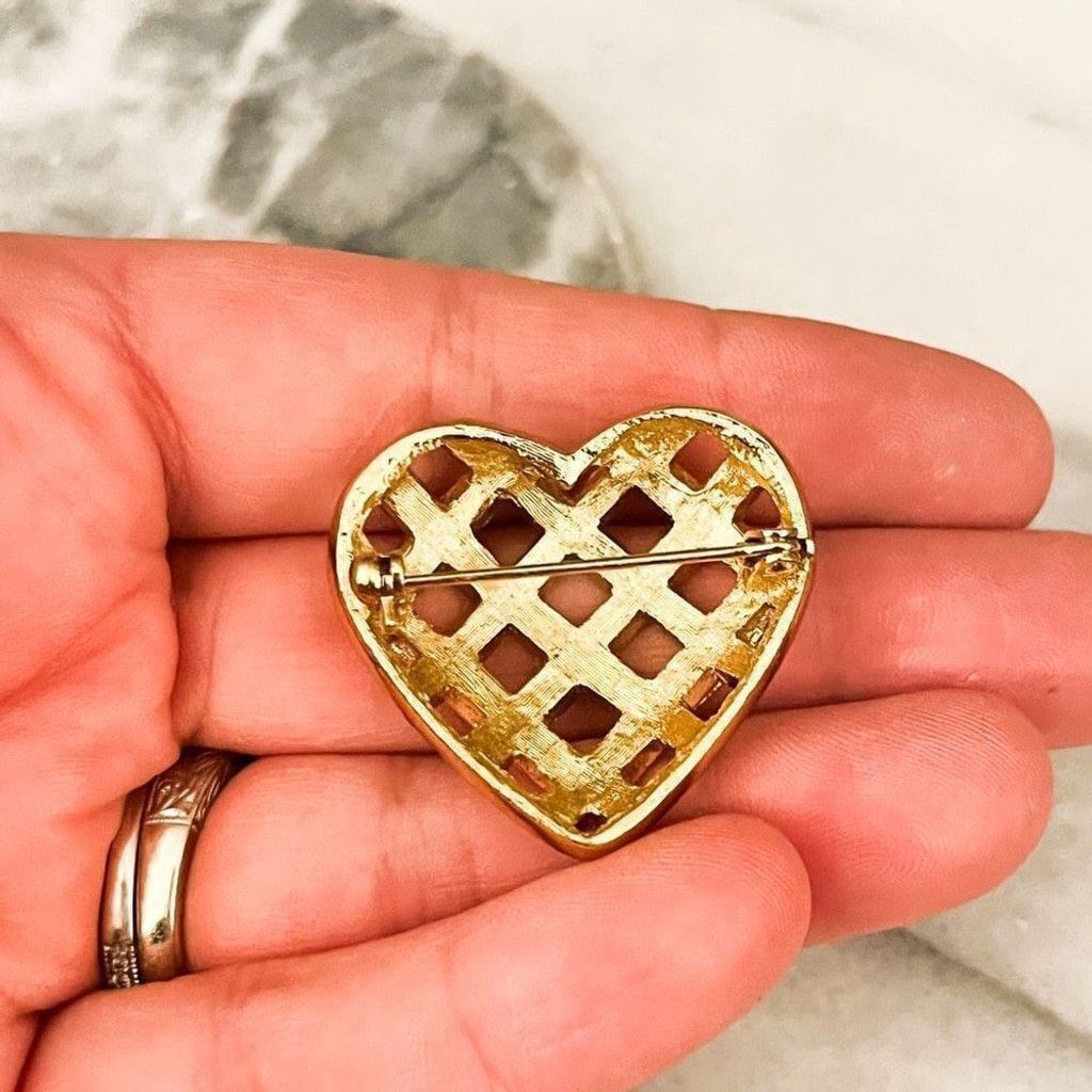 Vintage Vintage Pave Heart Brooch Basket Weave Gold Toned Metal Size ONE SIZE - 5 Thumbnail