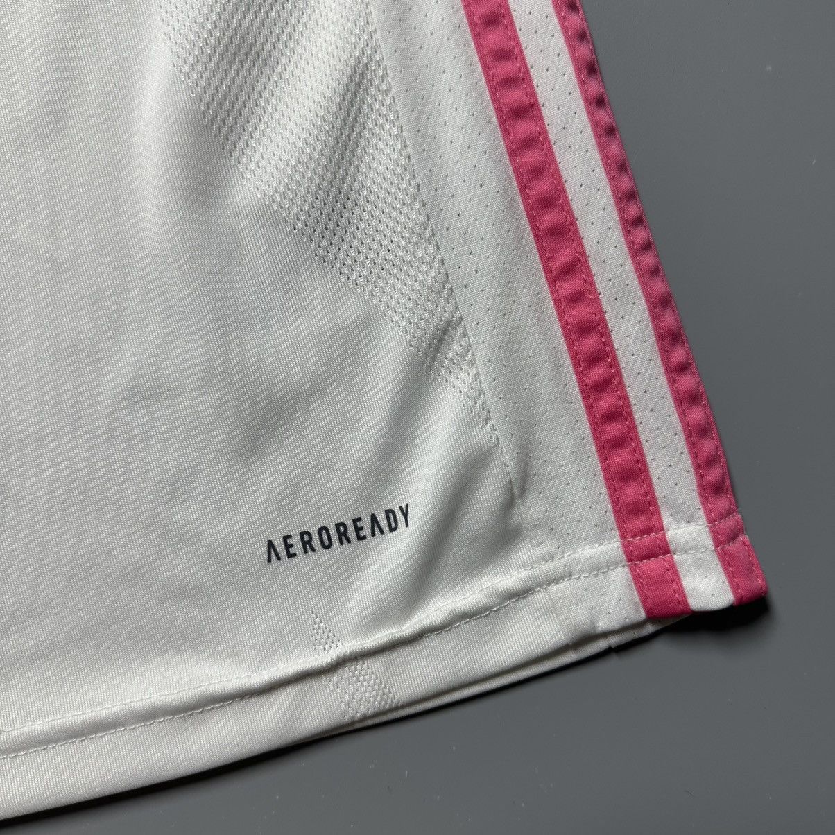 Vintage REAL MADRID ADIDAS 2020/2021 FOOTBALL HOME JERSEY #9 BENZEMA Size US L / EU 52-54 / 3 - 8 Thumbnail