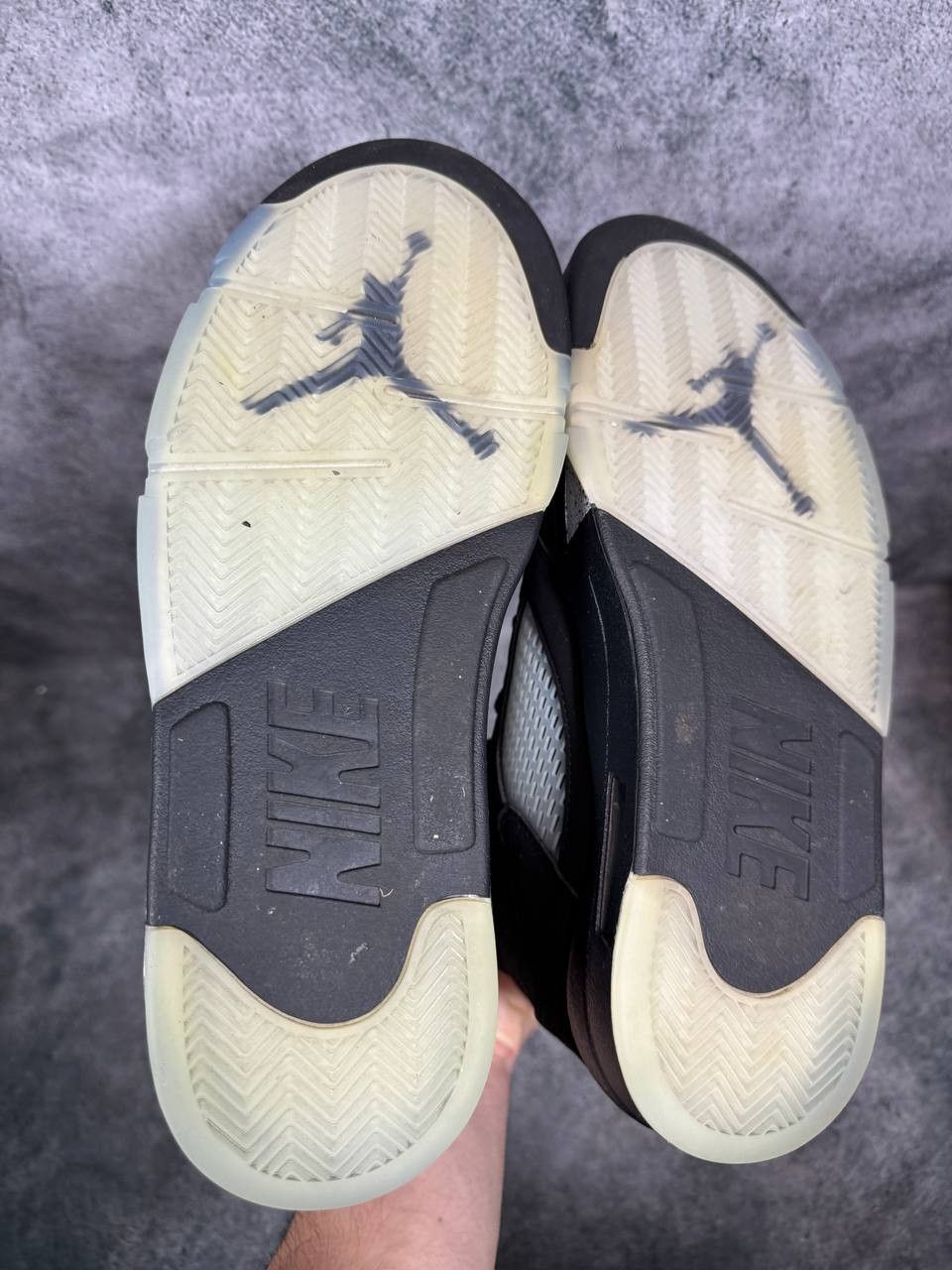 Jordan Brand Size 10 | Jordan 5 Metallic No Box | Pre-Owned Size US 9 / EU 42 - 4 Thumbnail