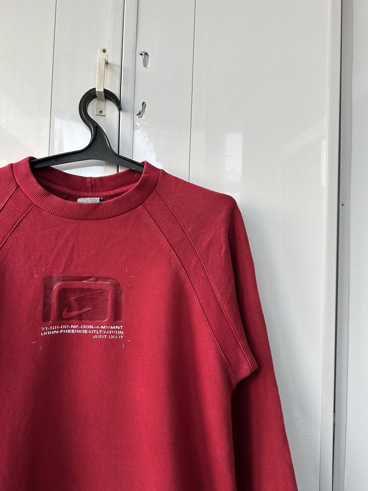 Nike Vintage Nike Sweatshirt Rubber Centre Logo Size US M / EU 48-50 / 2 - 4 Thumbnail