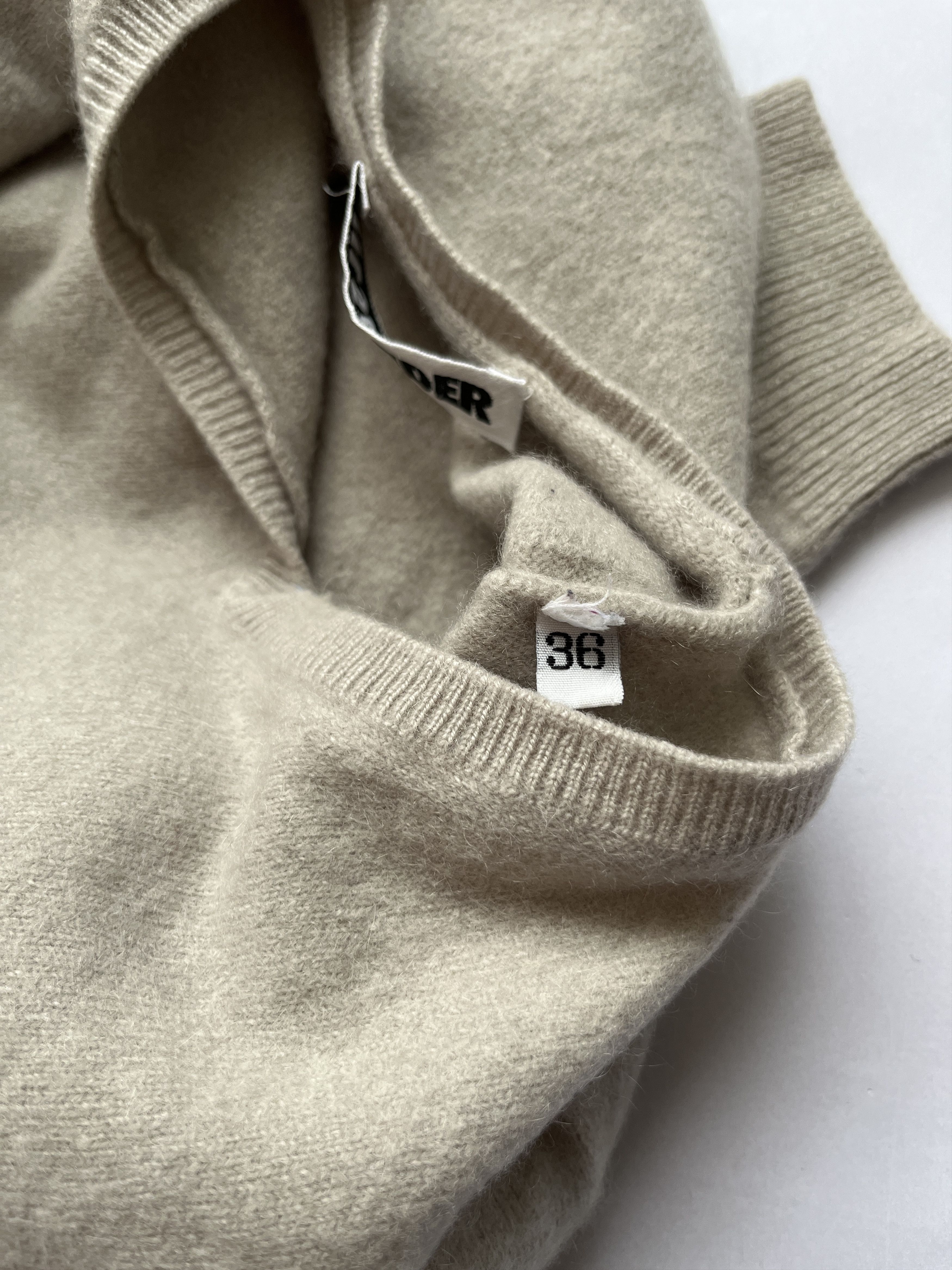 Jil Sander ⚡️QUICK SALE⚡️Jil Sander Stone Cropped V-Neck Knit Sweater Size S / US 4 / IT 40 - 5 Thumbnail