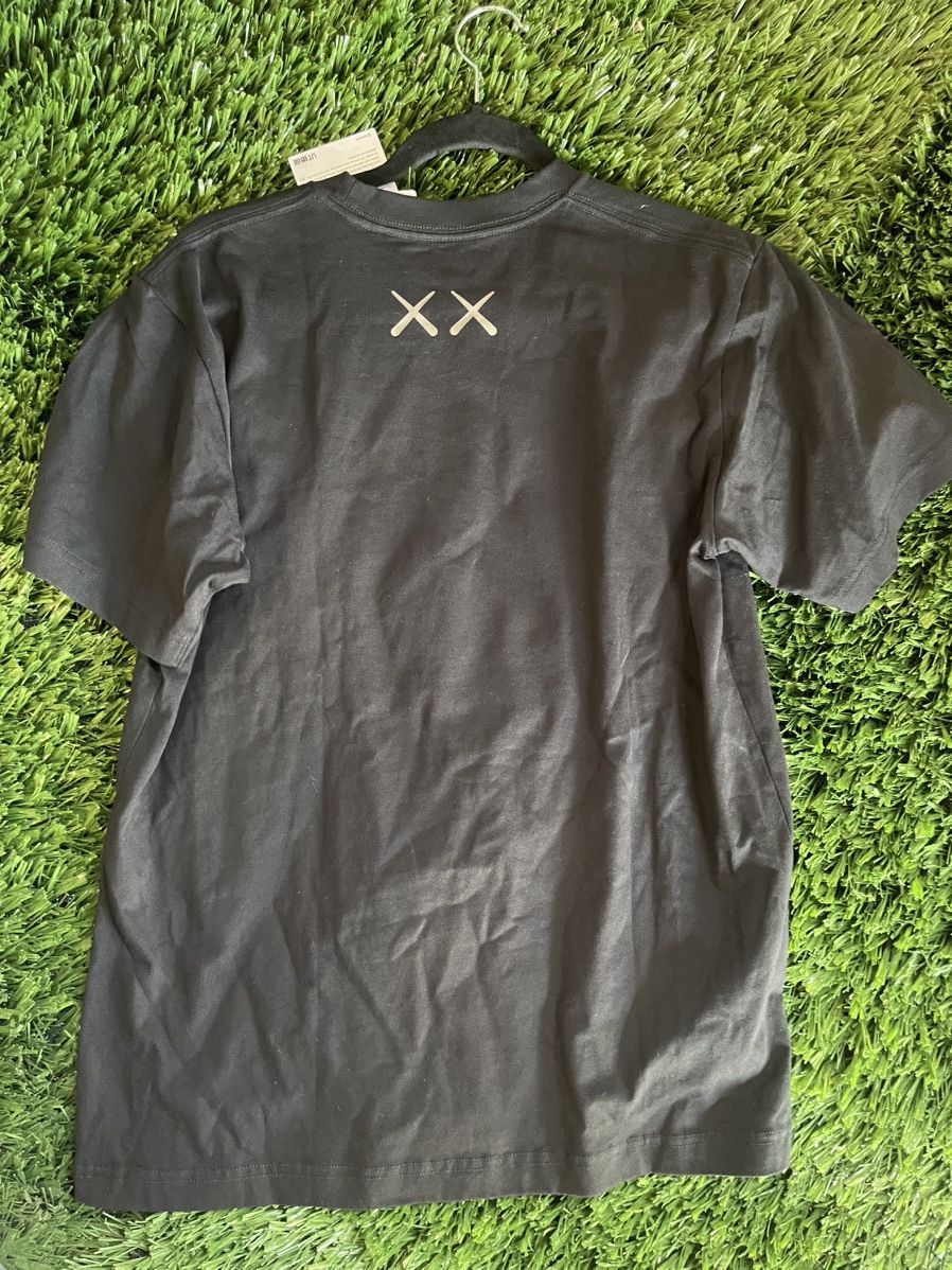 Kaws × Uniqlo Kaws Uniqlo Tee Black Size US S / EU 44-46 / 1 - 3 Thumbnail