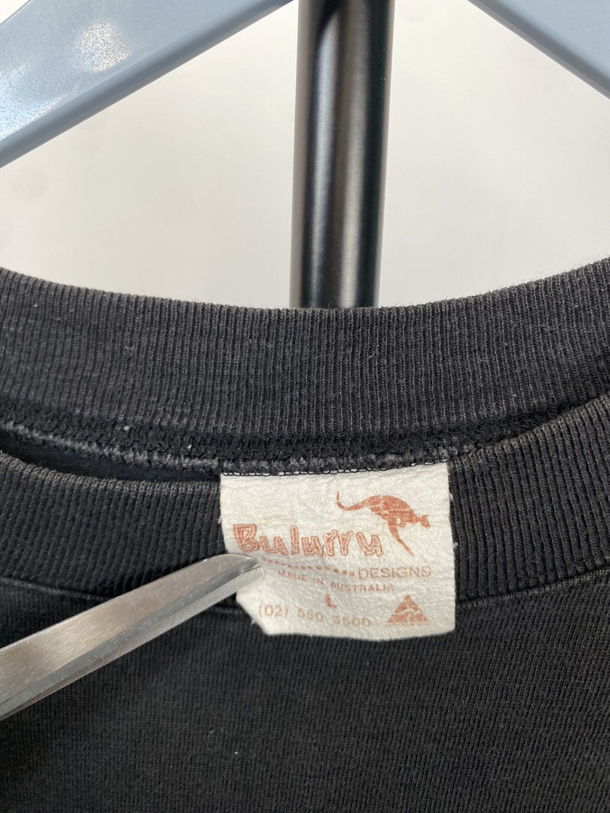 Vintage Vintage 1990's Australia Art Faded T Shirt Single Stitch Size US L / EU 52-54 / 3 - 8 Thumbnail