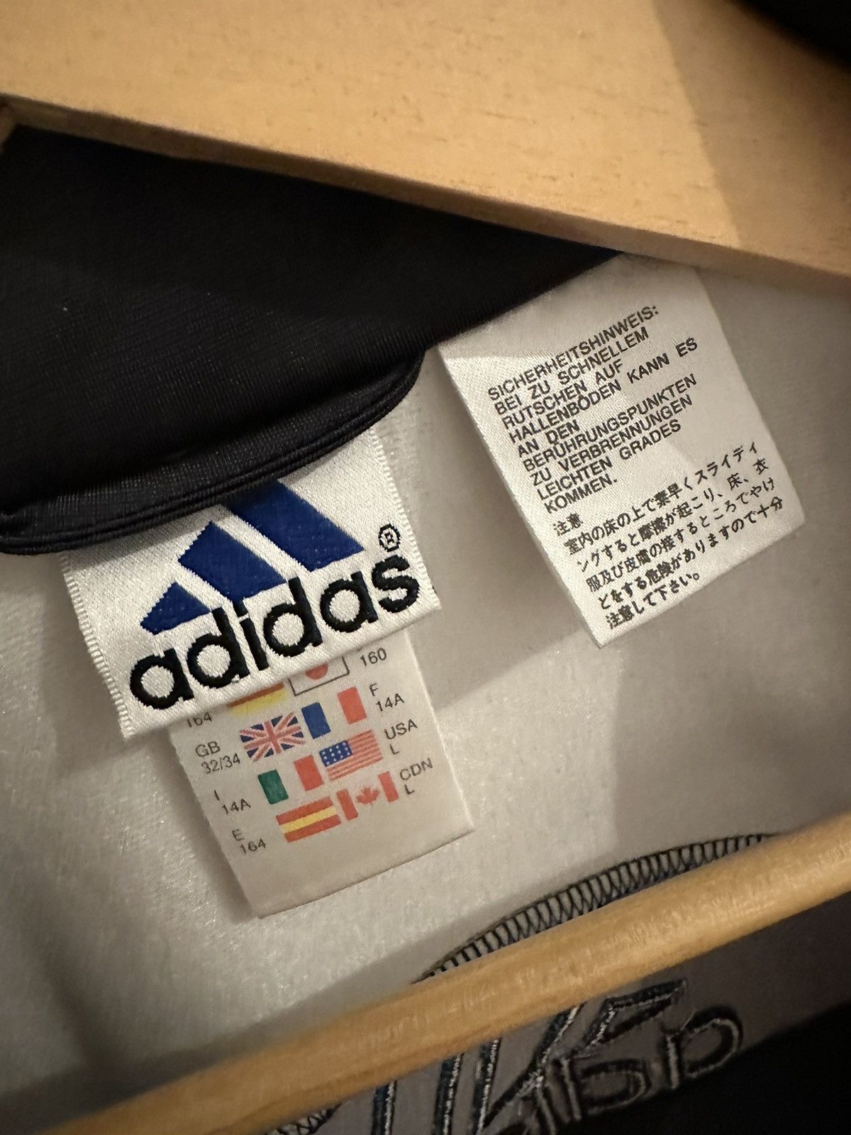 Adidas Adidas Jacket Size SVintage Retro Jacke Size US S / EU 44-46 / 1 - 9 Thumbnail
