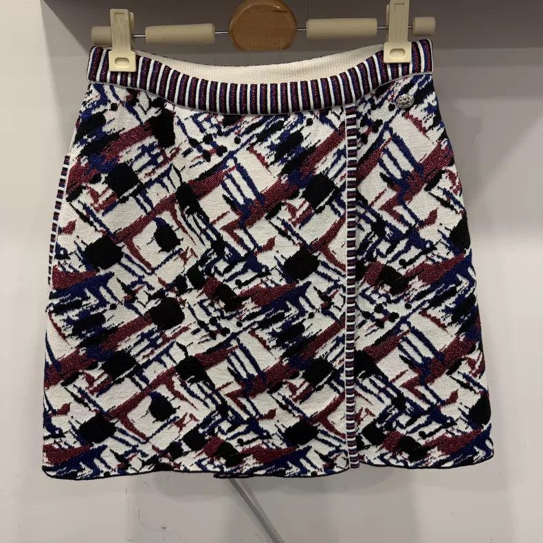 Chanel Chanel Woollen knitted skirt Size 25" / US 0 / IT 36 - 1 Thumbnail