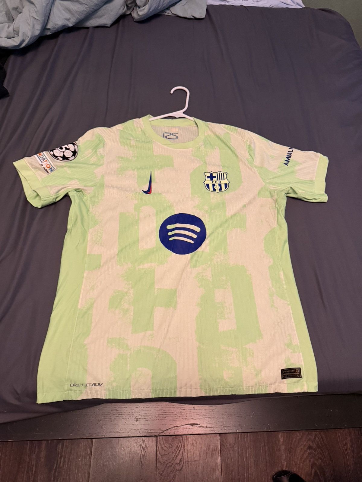 Other FC Barcelona the lamine yamal 3rd kit 24/25 Size US L / EU 52-54 / 3 - 1 Thumbnail