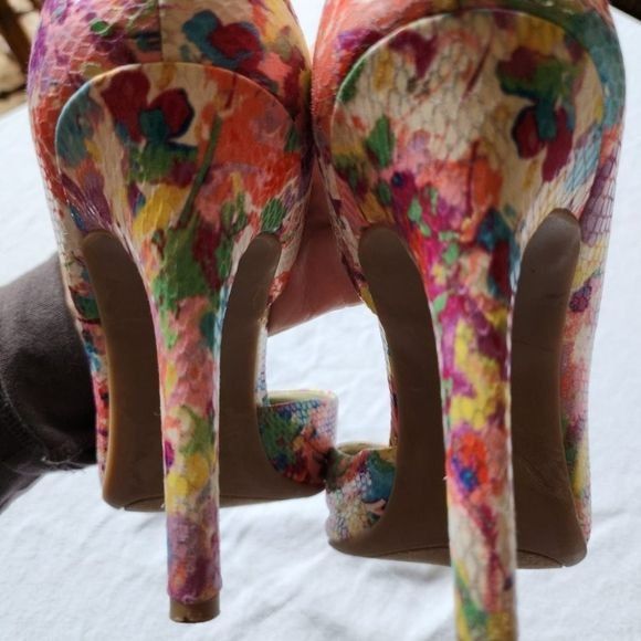 Designer a.n.a. Floral Cut Out Snakeskin print under Stiletto Sz. 9 H Size US 9 / IT 39 - 8 Thumbnail