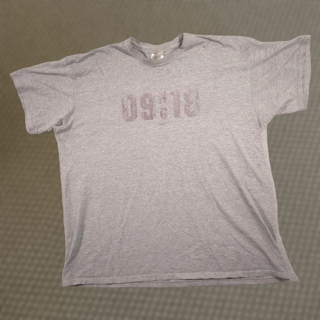 Nike Nike Shirt Mens 2XL Gray Crewneck Graphic Tee Casual Cotton Polyester Short Sleeve All Seasons 09 18 Faded Number Nike Swoosh Ladies? Size US XXL / EU 58 / 5 - 1 Thumbnail