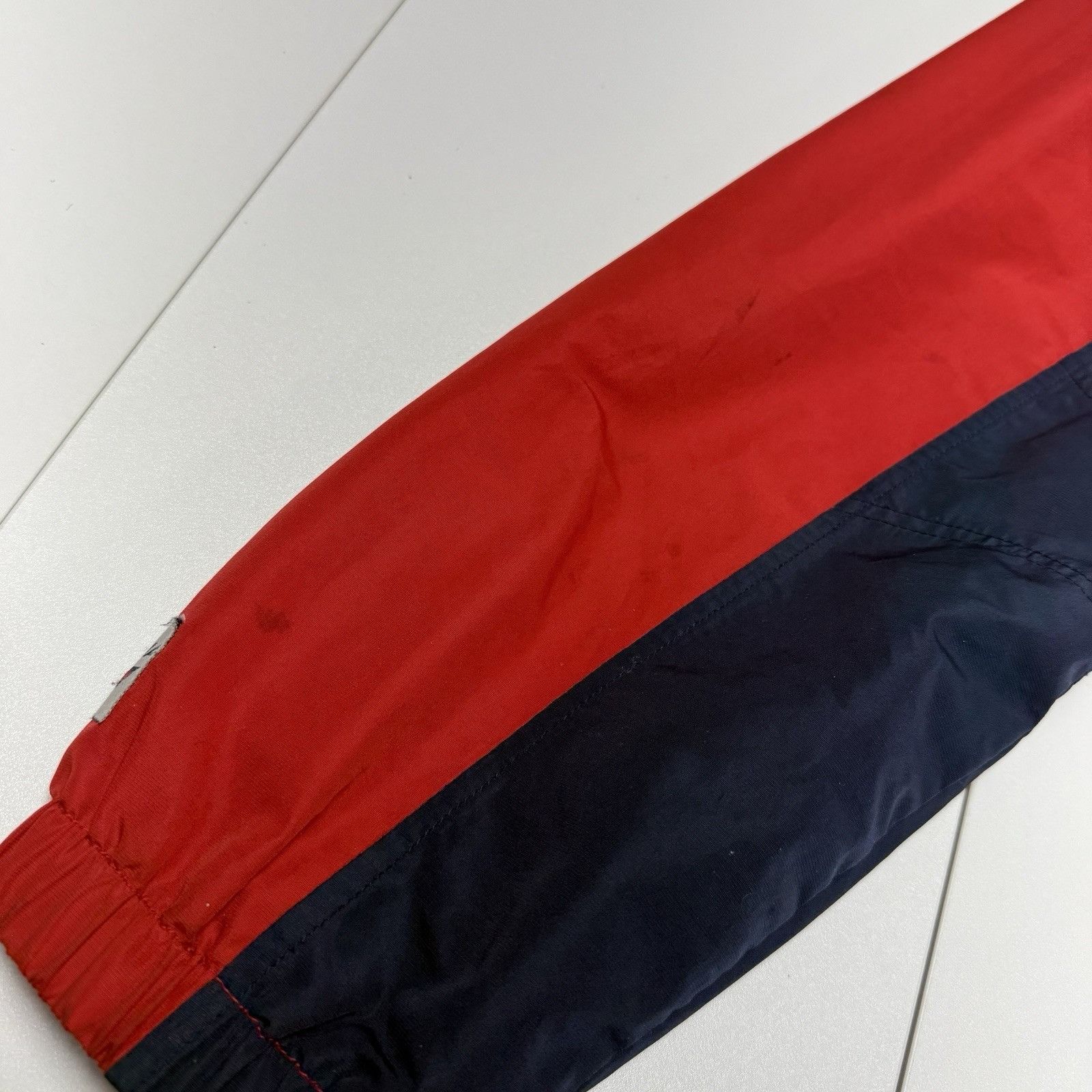 Tommy Hilfiger Vintage Hilfiger Athletic Windbreaker Jacket Mens L Red Size US L / EU 52-54 / 3 - 10 Thumbnail