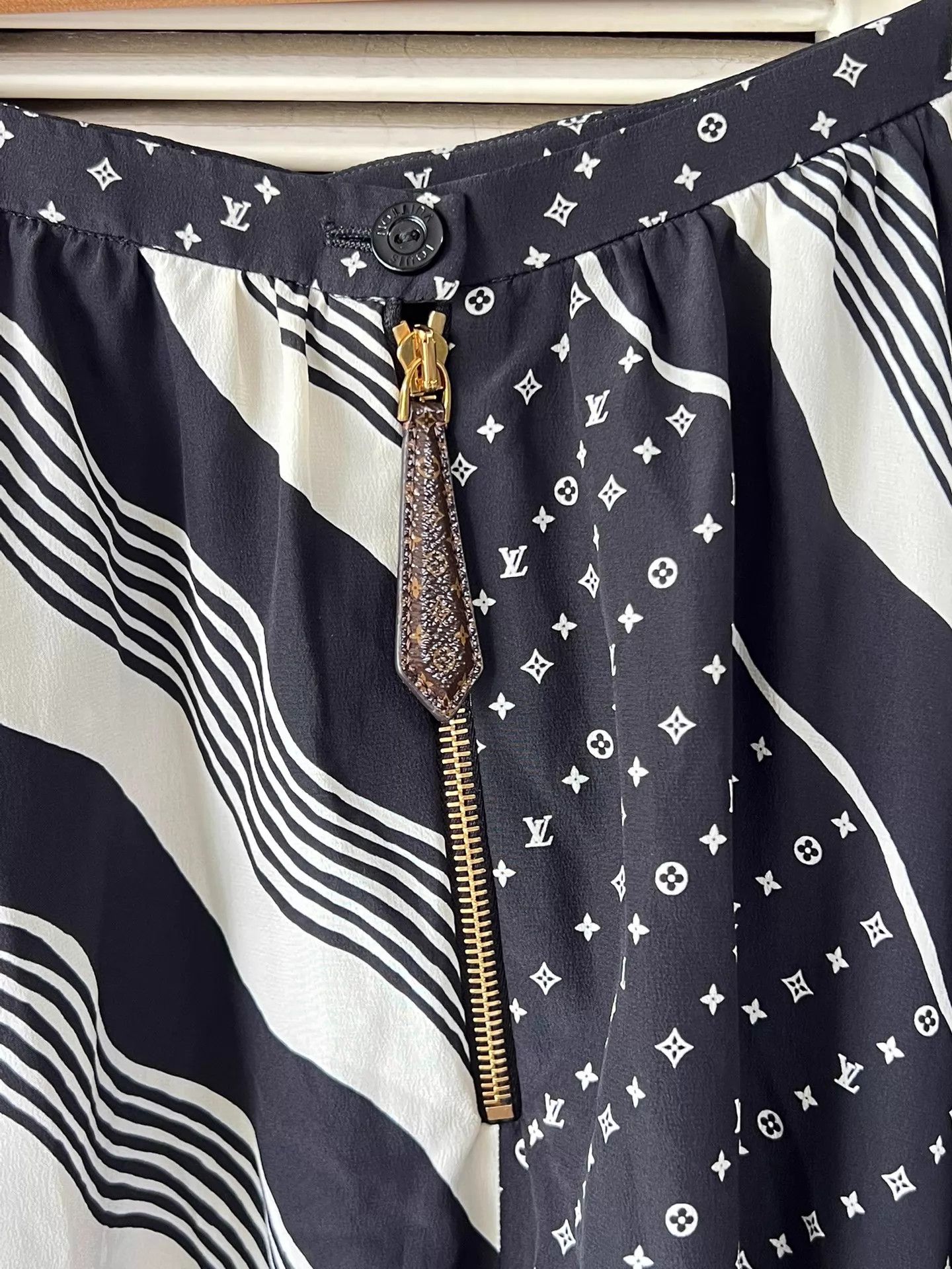 Louis Vuitton LV Nautical Silk Skirt Black White Logo Stripe 36 Near Mint Size 26" / US 2 / IT 38 - 6 Thumbnail