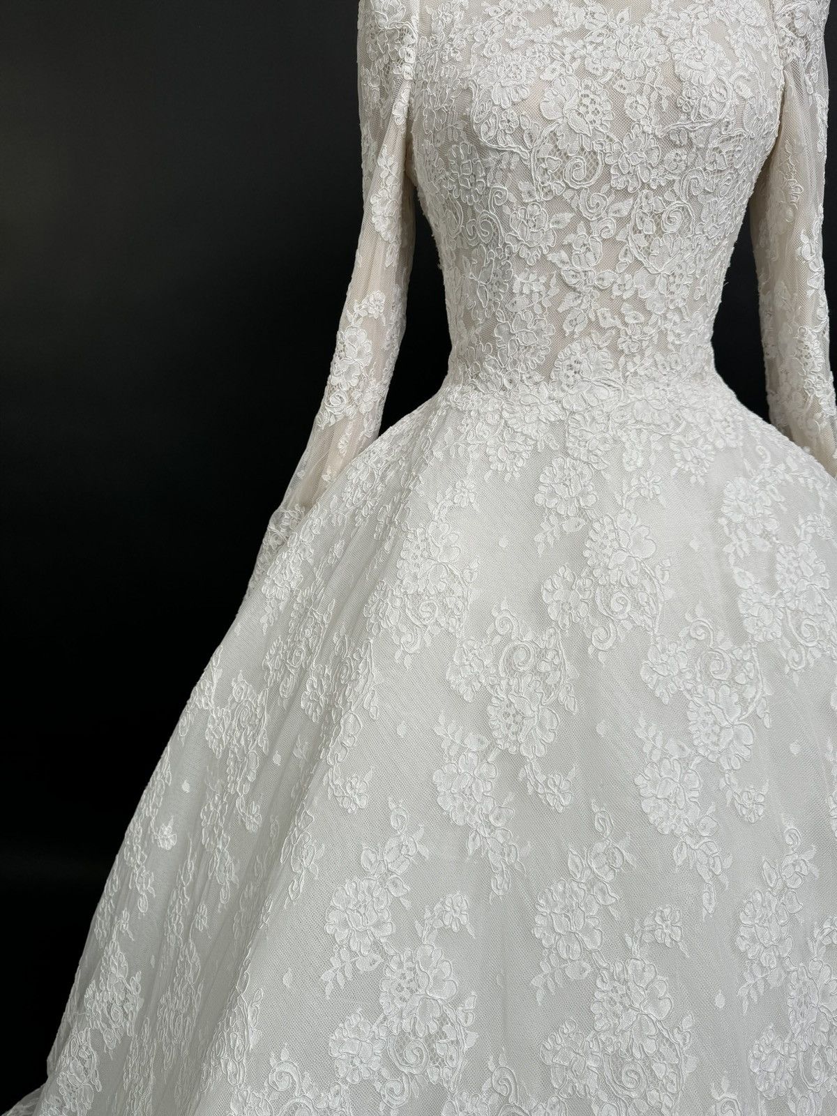 Other Preloved US 2 Anna Augusta French Corded Lace Bridal Gown Size XS / US 0-2 / IT 36-38 - 6 Thumbnail