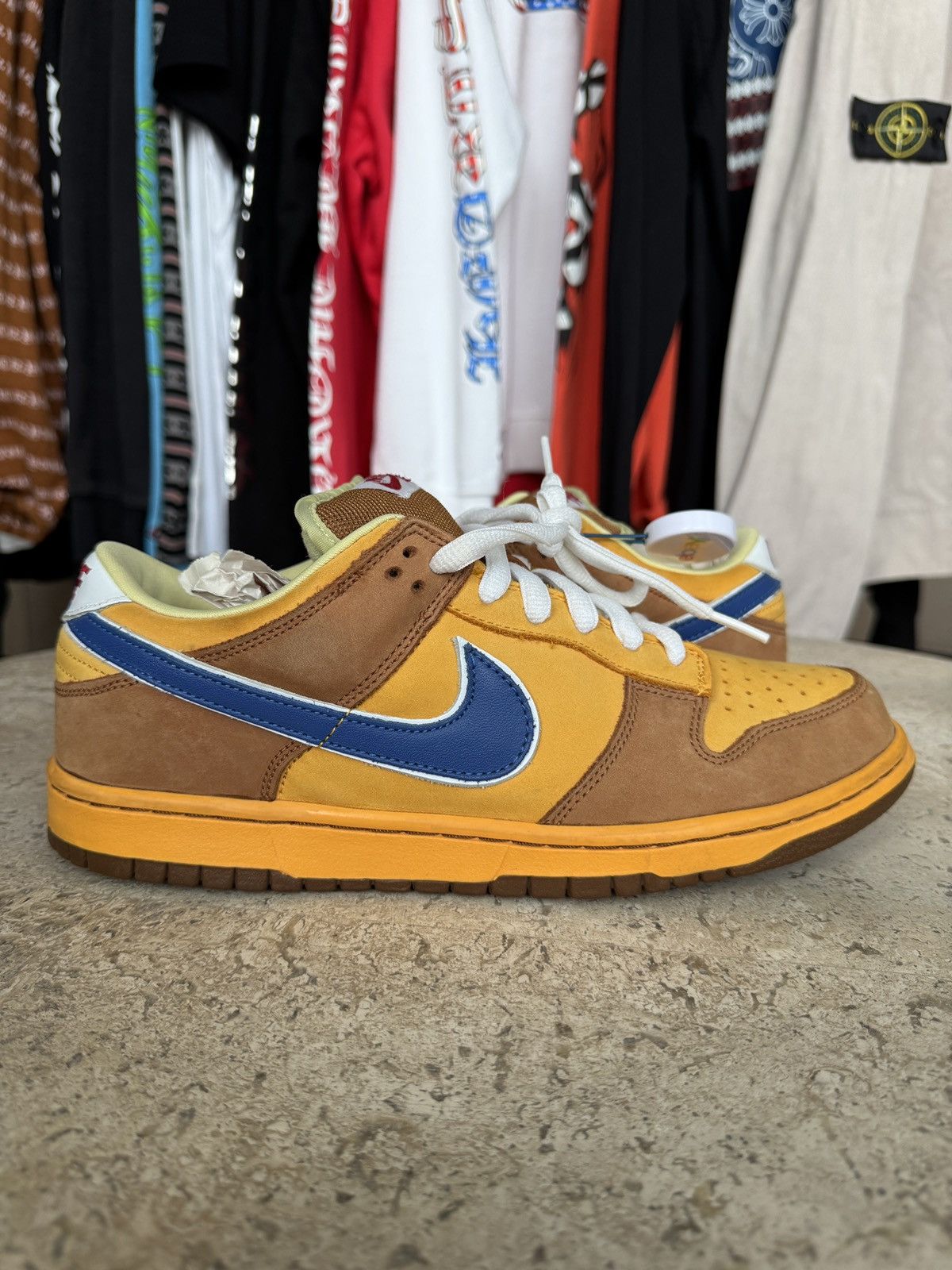 Nike SB Nike SB Dunk Low Newcastle Brown Ale Size US 10.5 / EU 43-44 - 2 Thumbnail