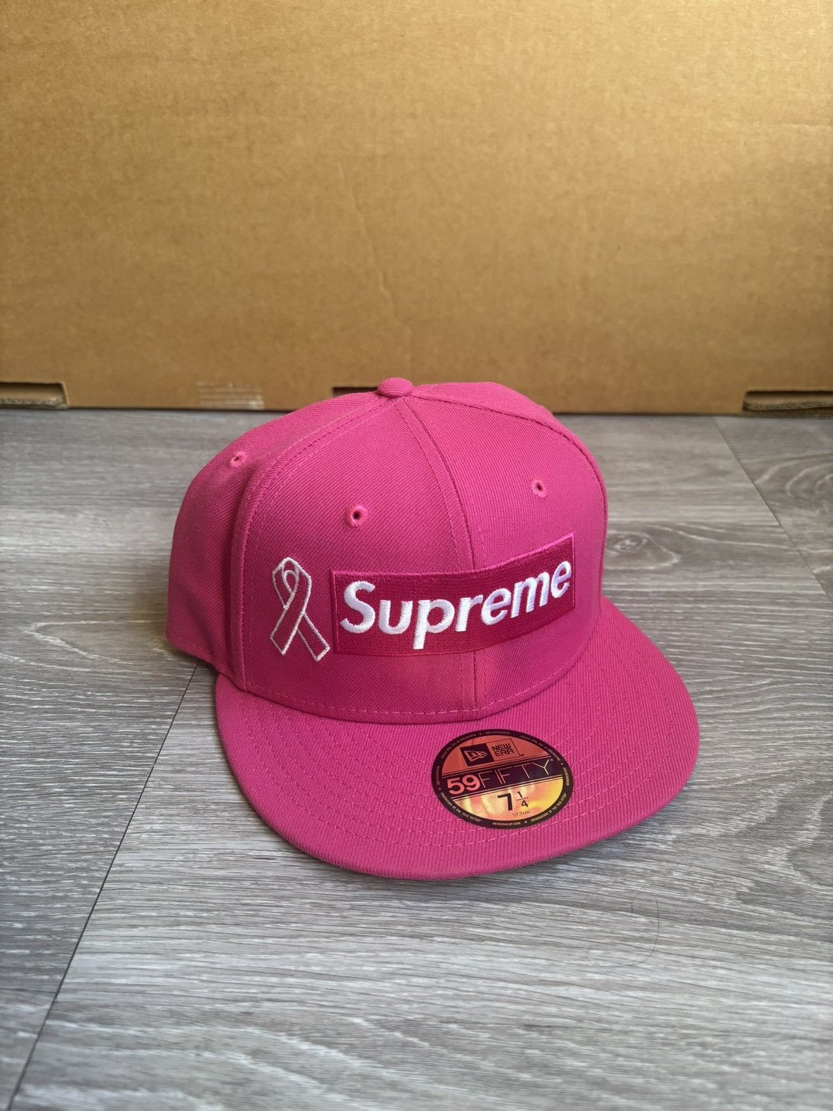 New Era × Supreme Supreme Pink Breast Cancer Box Logo New Era Fitted Size ONE SIZE - 2 Thumbnail