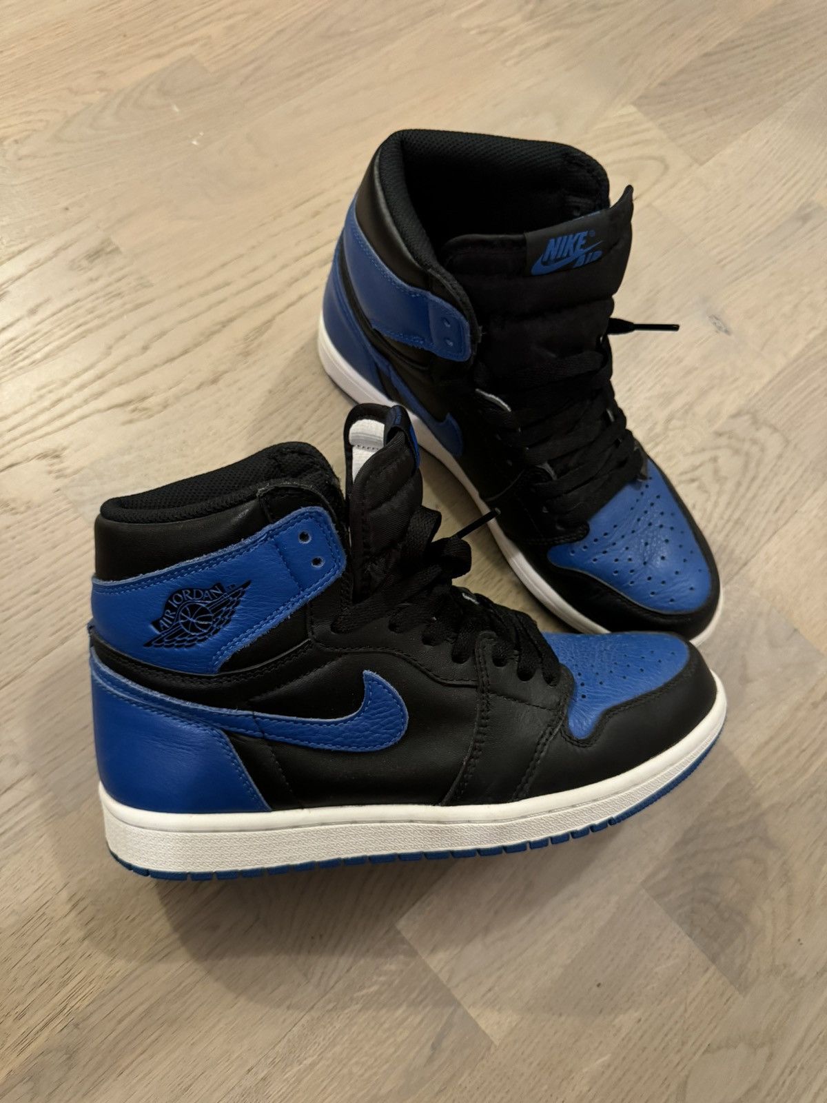Nike NIKE AIR Jordan 1 Retro Royal size US8 / UK7 used condition Size US 8 / EU 41 - 2 Thumbnail