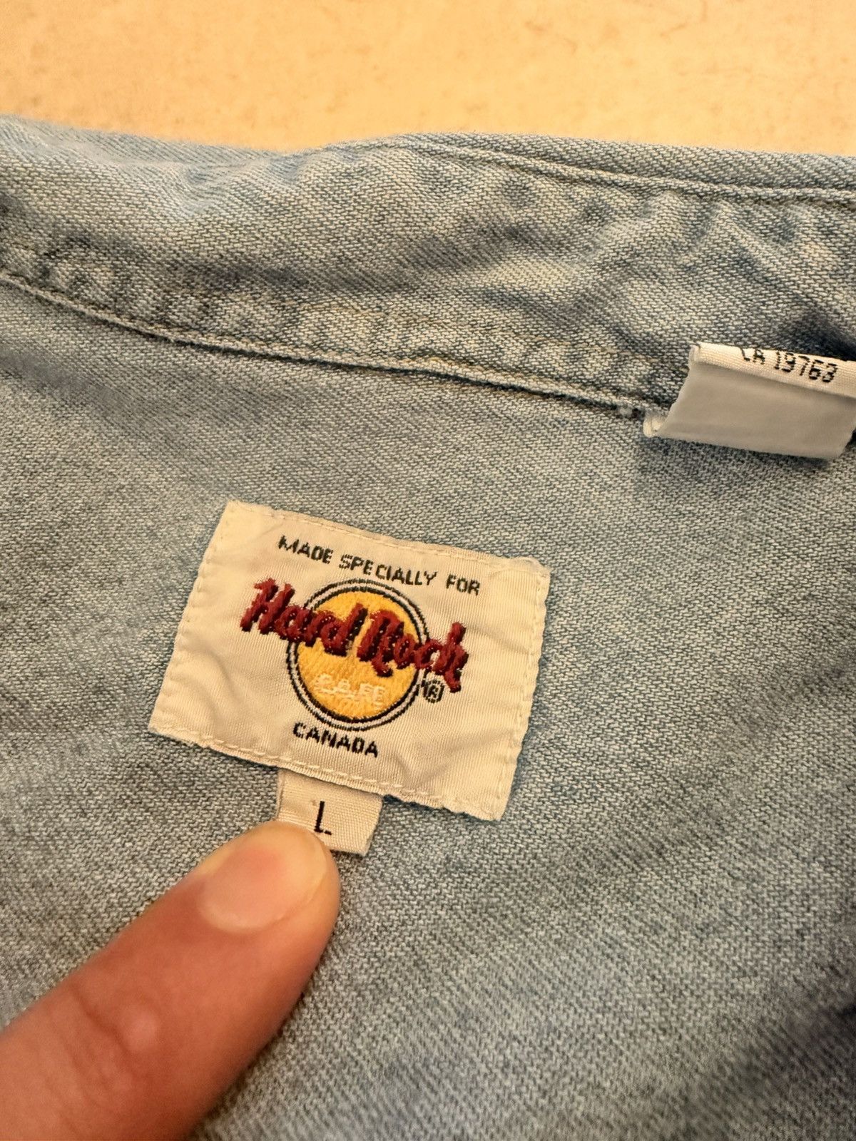 Hard Rock Cafe × Vintage Vintage Hard Rock Café Denim Shirt – Niagara Falls (Large) Size US L / EU 52-54 / 3 - 3 Thumbnail