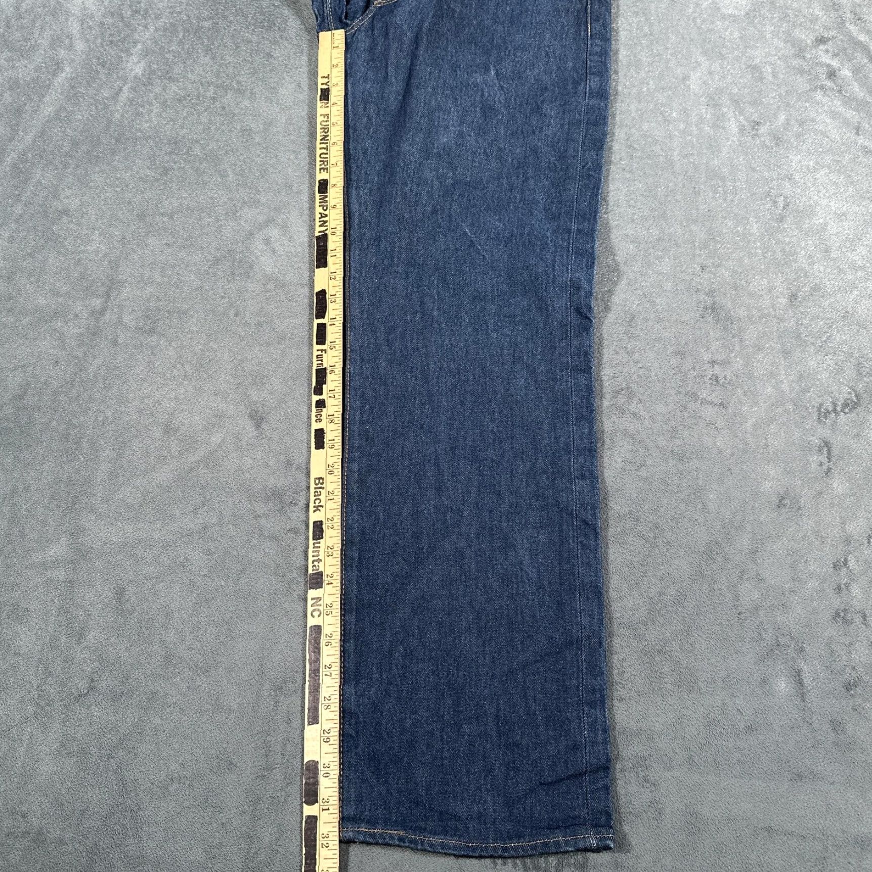 Levi's VINTAGE Levis 501 Jeans Mens 33x32 Blue Straight Leg Button Fly Raw Denim Shrink To Fit Size US 33 - 4 Thumbnail