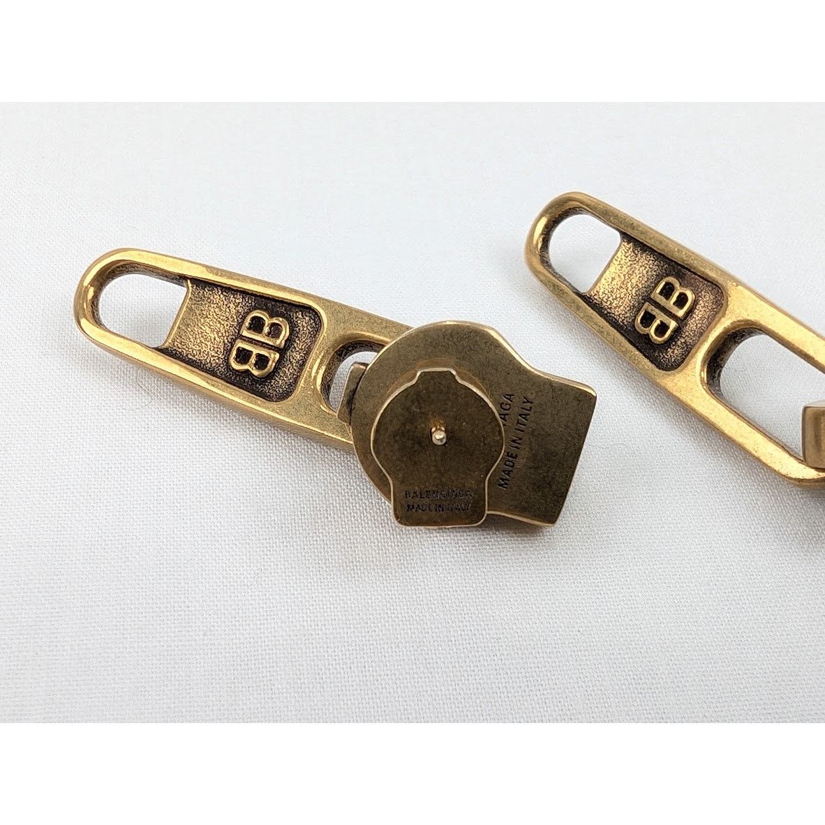 Balenciaga o1rshd1 Size: OS / Women's Zip Earrings Brass/Antique Gold Size ONE SIZE - 9 Thumbnail